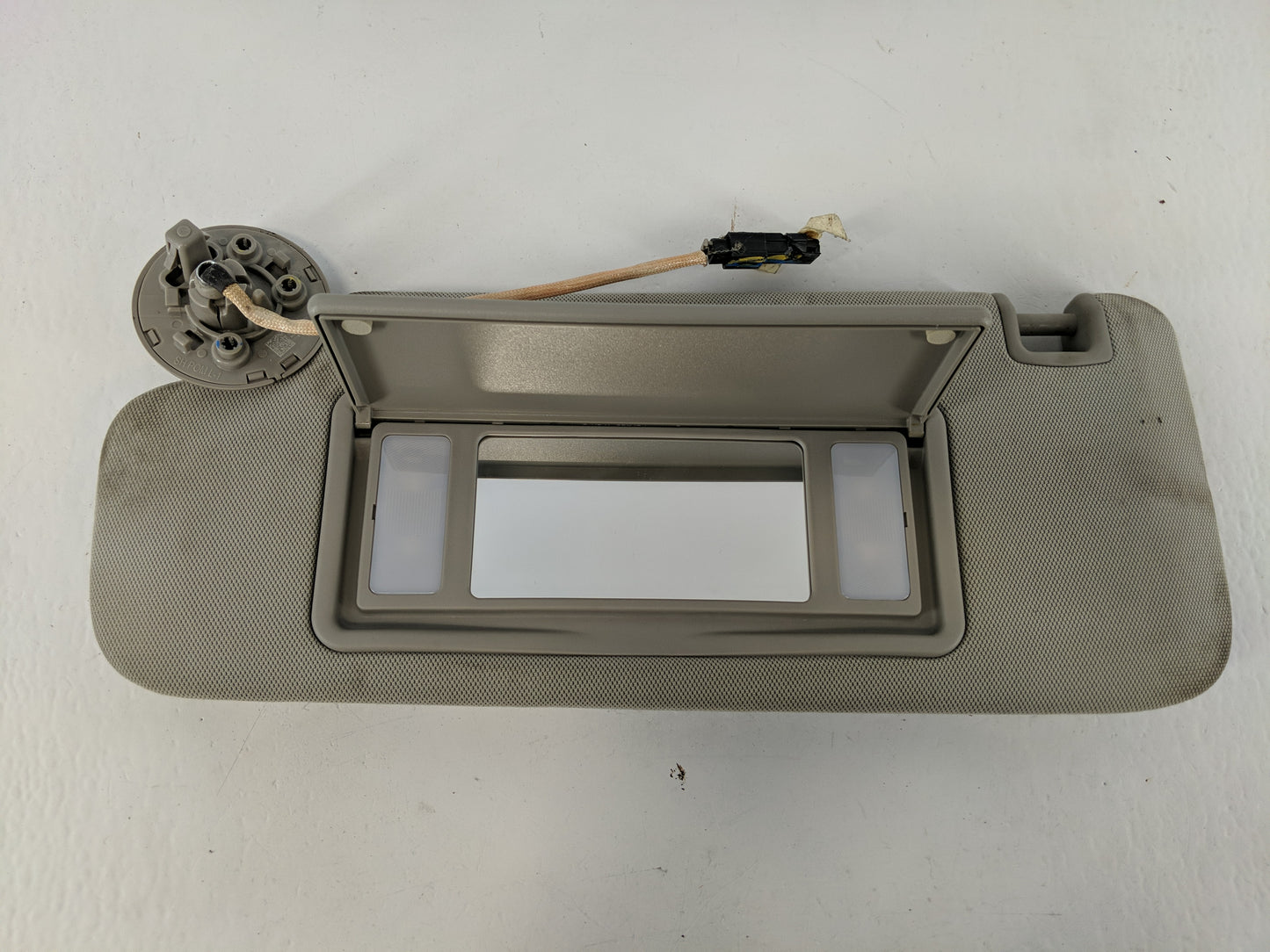 2014-2020 Chevrolet Impala Sun Visor Shade Replacement Driver Left Mirror Fits Fits 2014 2015 2016 2017 2018 2019 2020 OEM Used Auto Parts