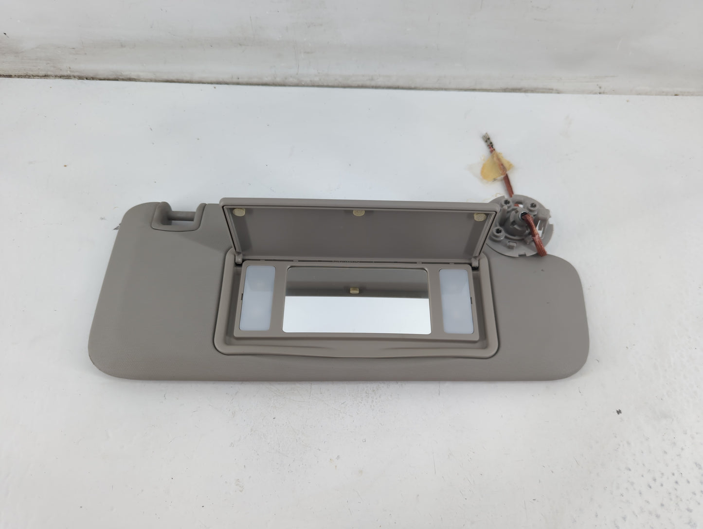 2011-2016 Chevrolet Cruze Sun Visor Shade Replacement Driver Left Mirror Fits Fits 2011 2012 2013 2014 2015 2016 OEM Used Auto Parts - Oemusedautoparts1.com