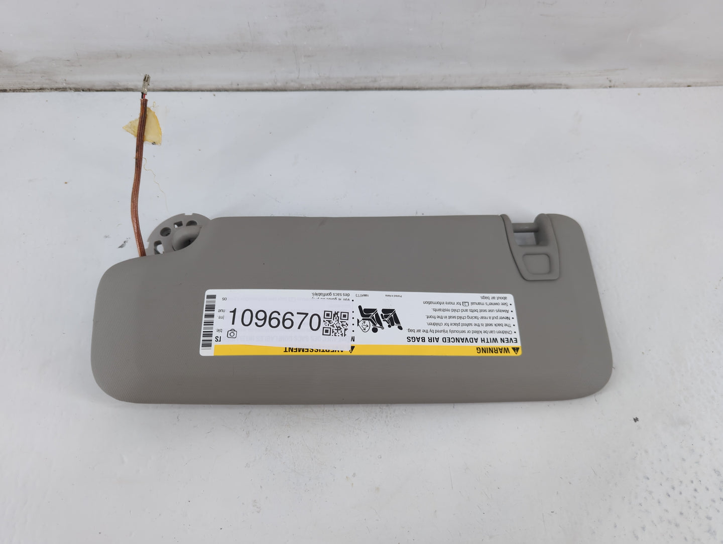 2011-2016 Chevrolet Cruze Sun Visor Shade Replacement Driver Left Mirror Fits Fits 2011 2012 2013 2014 2015 2016 OEM Used Auto Parts - Oemusedautoparts1.com