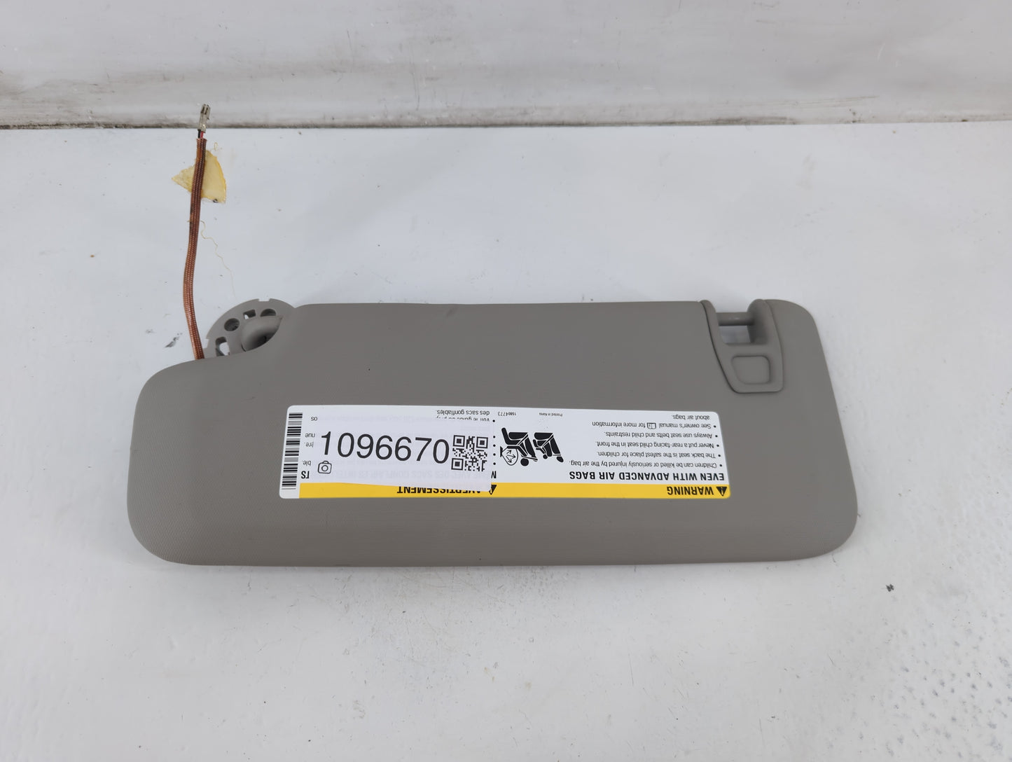 2011-2016 Chevrolet Cruze Sun Visor Shade Replacement Driver Left Mirror Fits Fits 2011 2012 2013 2014 2015 2016 OEM Used Auto Parts - Oemusedautoparts1.com