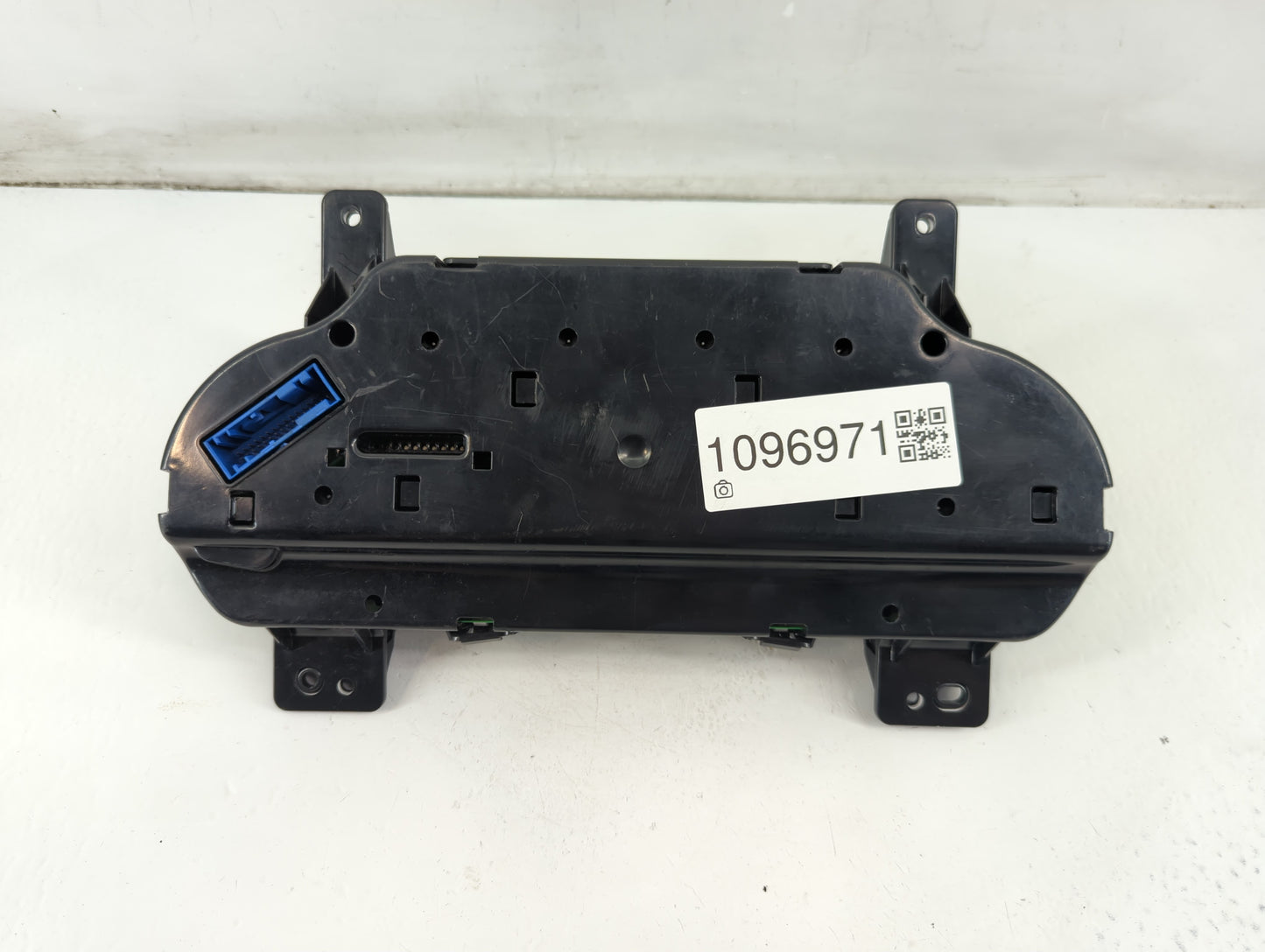 2018-2019 Chevrolet Silverado 1500 Instrument Cluster Speedometer Gauges P/N:84390798 Fits Fits 2018 2019 OEM Used Auto Parts