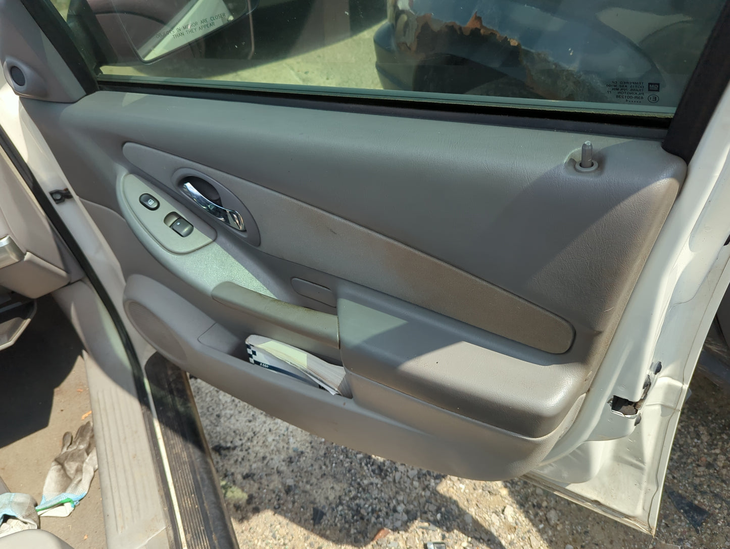 2004 Chevrolet Malibu Front Right Passenger Interior Door Panel Trim - Oemusedautoparts1.com