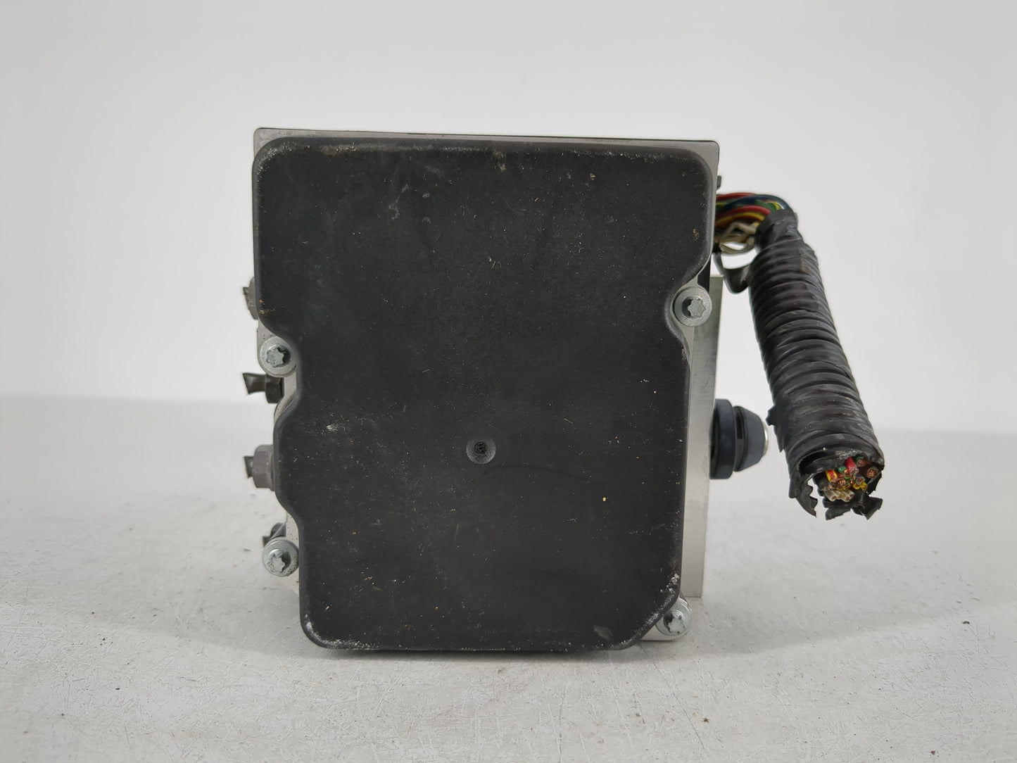 2007-2009 Land Rover Range Rover Sport ABS Pump Control Module Replacement P/N:0 265 235 020 Fits Fits 2007 2008 2009 OEM Used Auto Parts