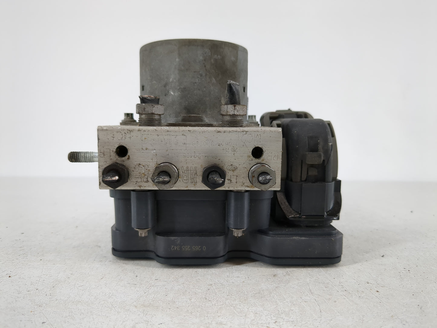 2015-2019 Ford Transit-250 ABS Pump Control Module Replacement P/N:FK41-2C405-AC Fits Fits 2015 2016 2017 2018 2019 OEM Used Auto Parts