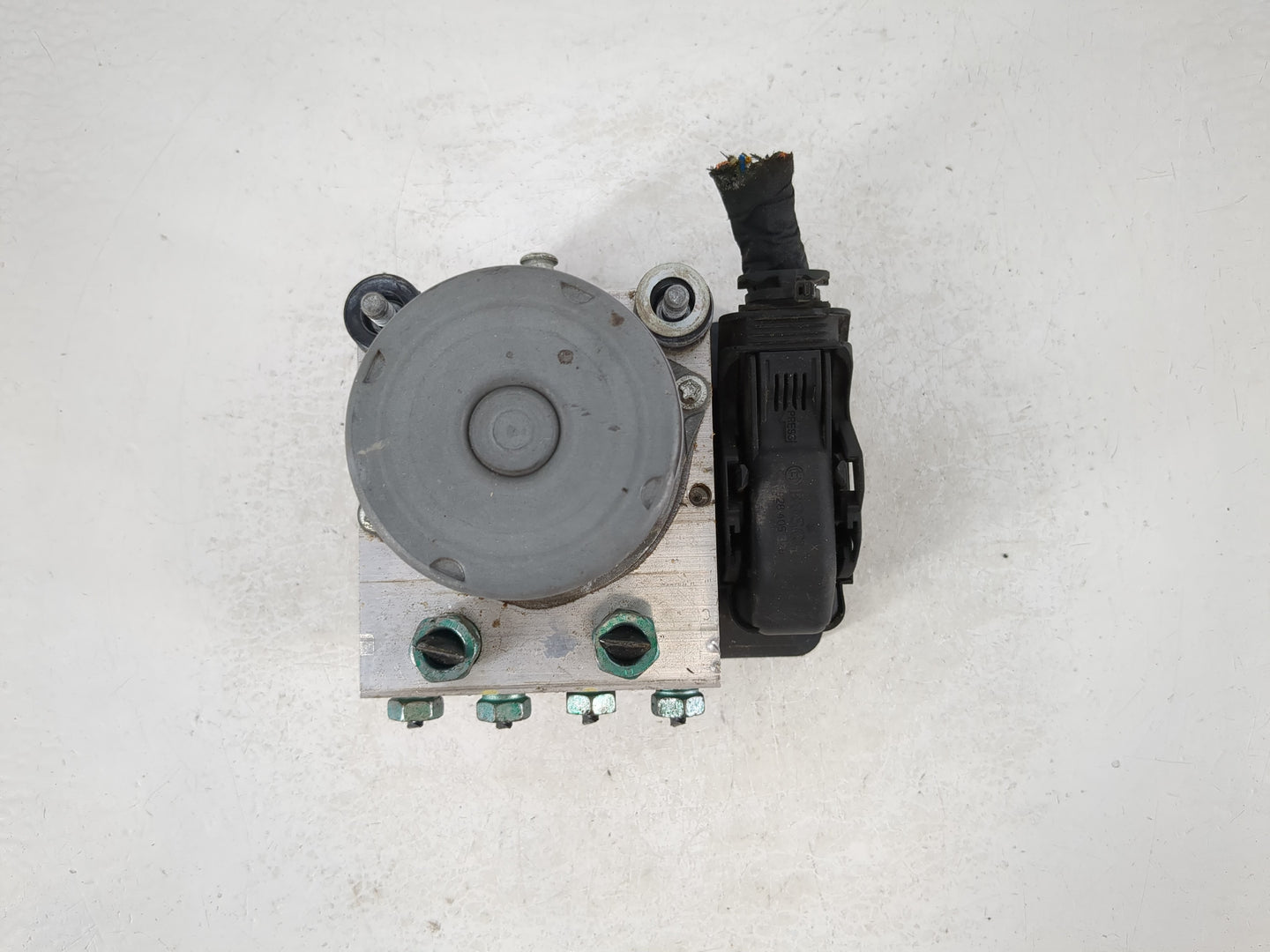 2019-2021 Chevrolet Malibu ABS Pump Control Module Replacement P/N:84501623 Fits Fits 2019 2020 2021 OEM Used Auto Parts - Oemusedautoparts1.com
