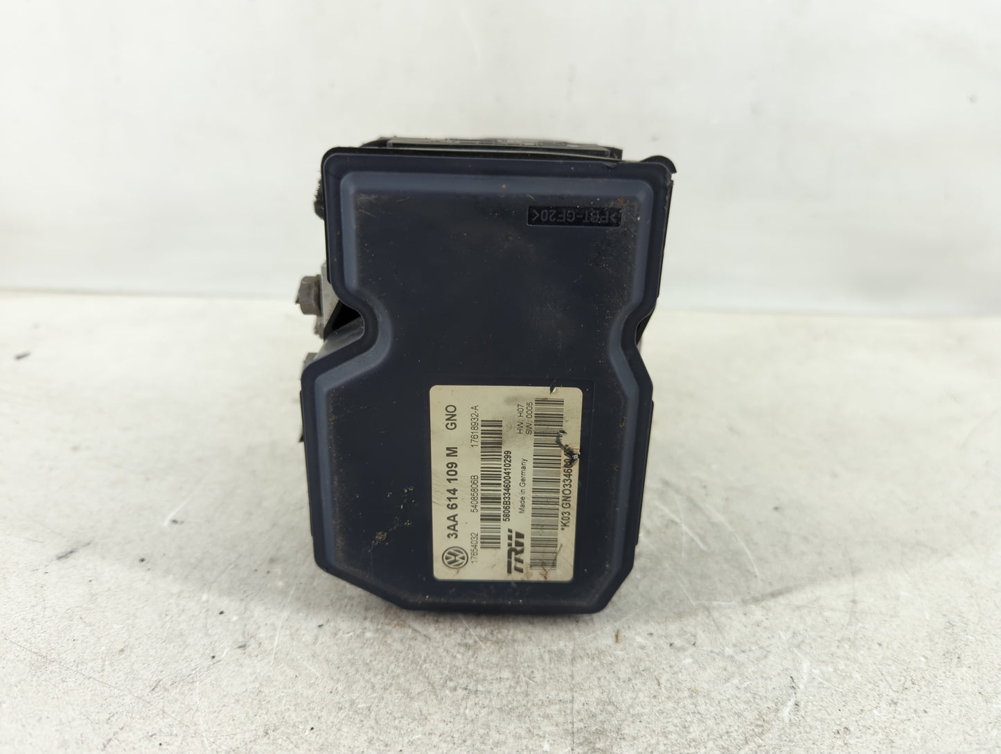 2011-2012 Volkswagen Cc ABS Pump Control Module Replacement P/N:3AA 614 109 M 3AA 614 109 AB Fits Fits 2011 2012 OEM Used Auto Parts