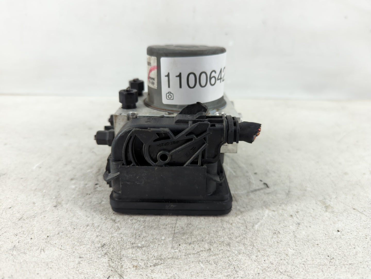 2017-2018 Hyundai Santa Fe ABS Pump Control Module Replacement P/N:58920-4Z300 Fits Fits 2017 2018 OEM Used Auto Parts - Oemusedautoparts1.com
