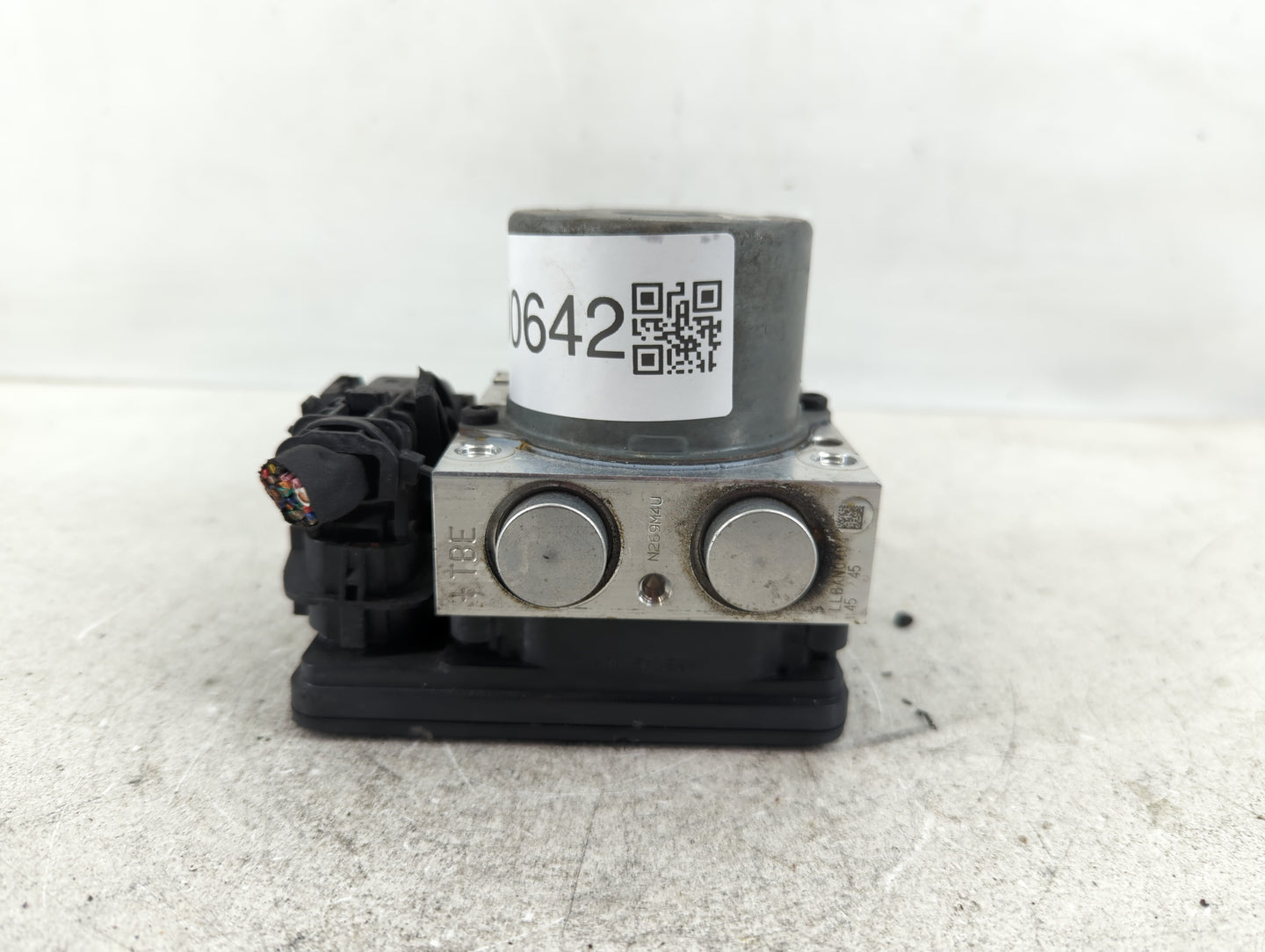 2017-2018 Hyundai Santa Fe ABS Pump Control Module Replacement P/N:58920-4Z300 Fits Fits 2017 2018 OEM Used Auto Parts - Oemusedautoparts1.com