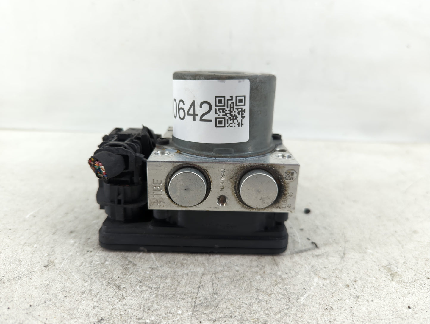 2017-2018 Hyundai Santa Fe ABS Pump Control Module Replacement P/N:58920-4Z300 Fits Fits 2017 2018 OEM Used Auto Parts - Oemusedautoparts1.com