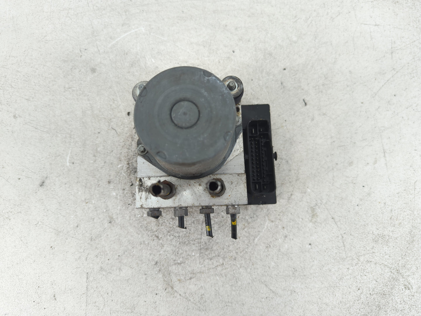 2010-2012 Jaguar Xj ABS Pump Control Module Replacement P/N:AW93 2C405 CP Fits Fits 2010 2011 2012 OEM Used Auto Parts - Oemusedautoparts1.com