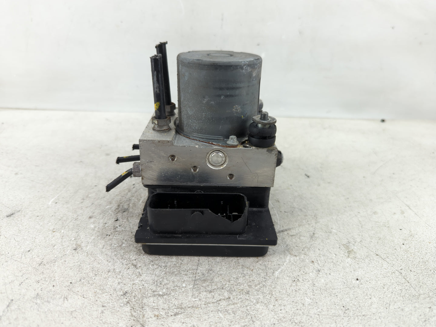 2010-2012 Jaguar Xj ABS Pump Control Module Replacement P/N:AW93 2C405 CP Fits Fits 2010 2011 2012 OEM Used Auto Parts - Oemusedautoparts1.com