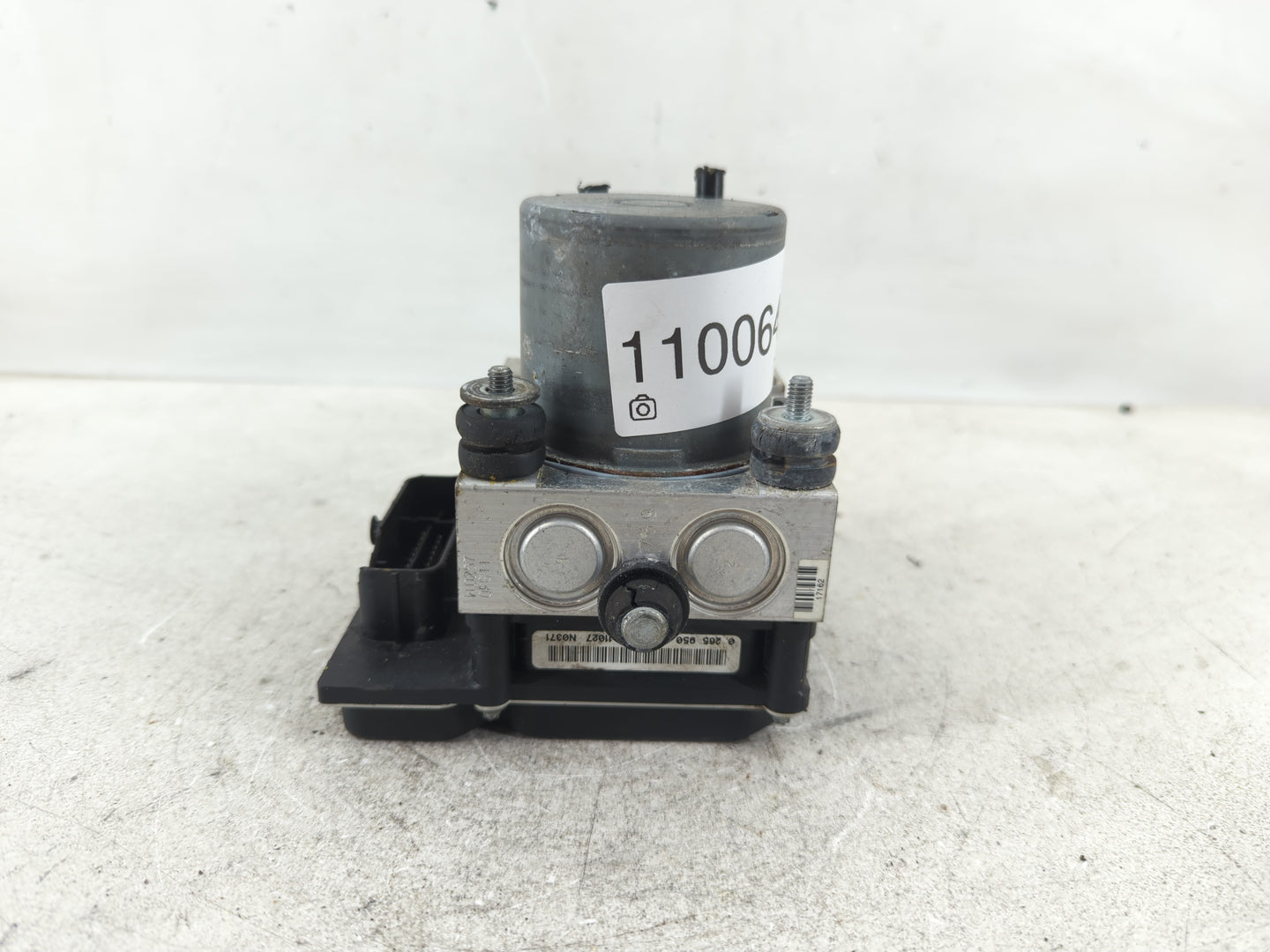 2010-2012 Jaguar Xj ABS Pump Control Module Replacement P/N:AW93 2C405 CP Fits Fits 2010 2011 2012 OEM Used Auto Parts - Oemusedautoparts1.com