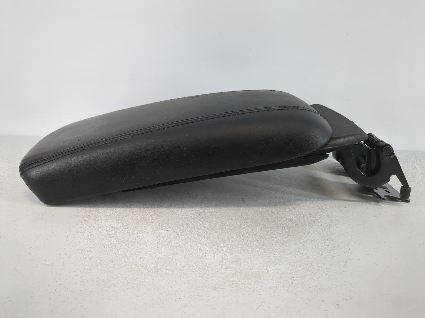 2016 Chrysler 200 Center Console Armrest Cover Lid P/N:1-5016X-DX9 Fits OEM Used Auto Parts