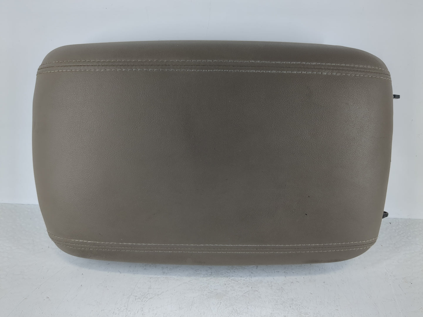 2019-2020 Hyundai Santa Fe Center Console Armrest Cover Lid Fits Fits 2019 2020 OEM Used Auto Parts - Oemusedautoparts1.com