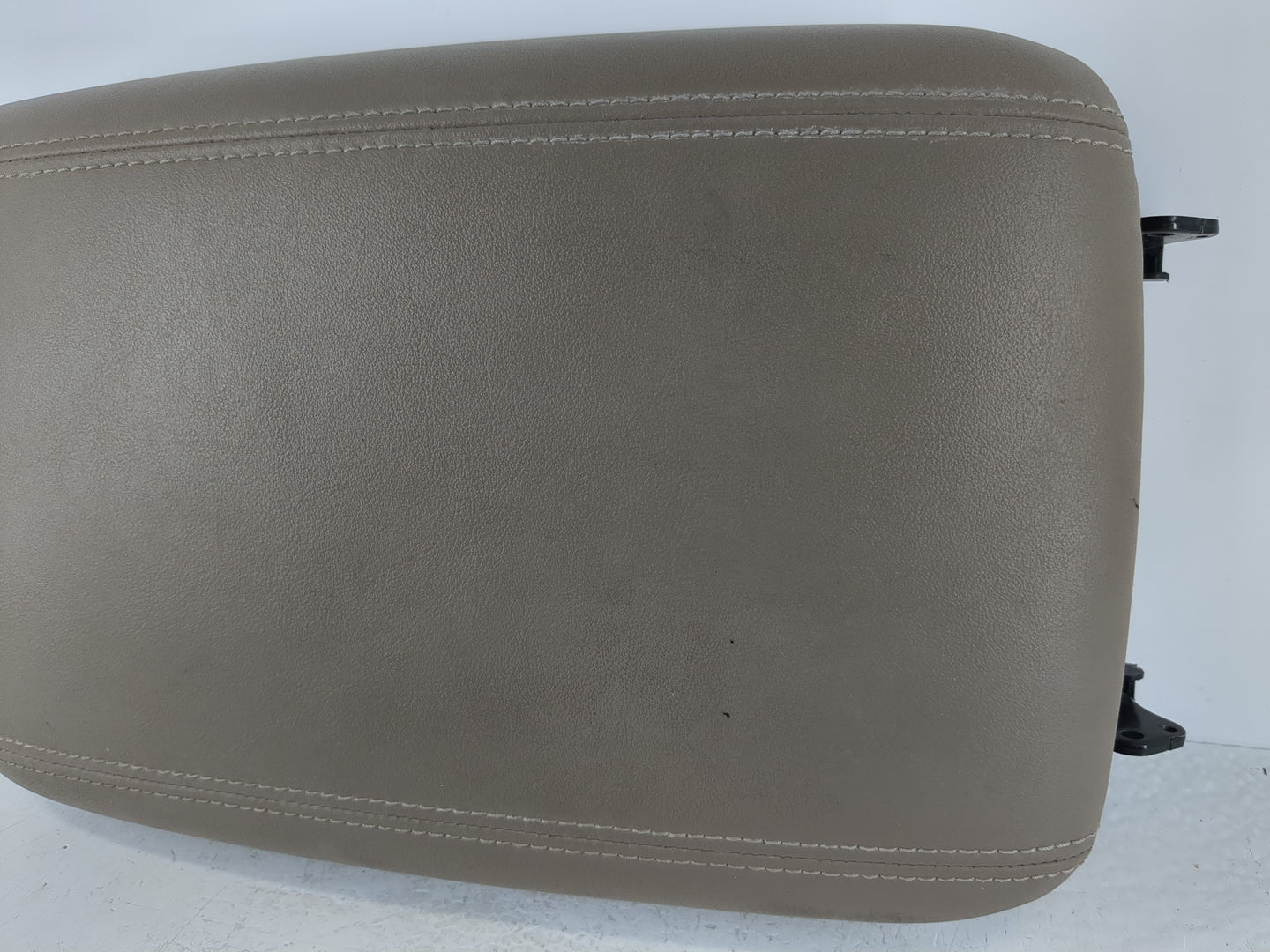 2019-2020 Hyundai Santa Fe Center Console Armrest Cover Lid Fits Fits 2019 2020 OEM Used Auto Parts - Oemusedautoparts1.com