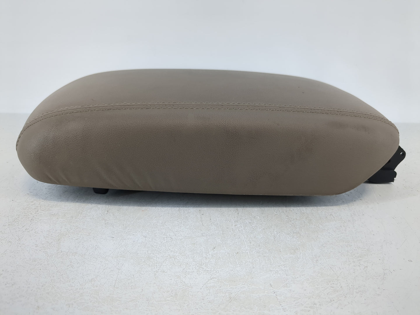2019-2020 Hyundai Santa Fe Center Console Armrest Cover Lid Fits Fits 2019 2020 OEM Used Auto Parts - Oemusedautoparts1.com