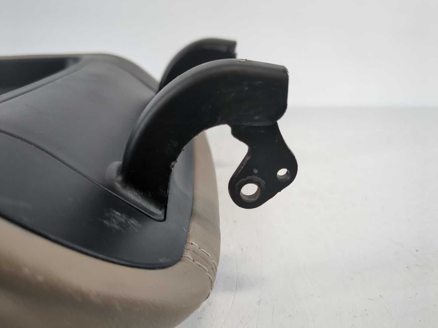 2019-2020 Hyundai Santa Fe Center Console Armrest Cover Lid Fits Fits 2019 2020 OEM Used Auto Parts - Oemusedautoparts1.com