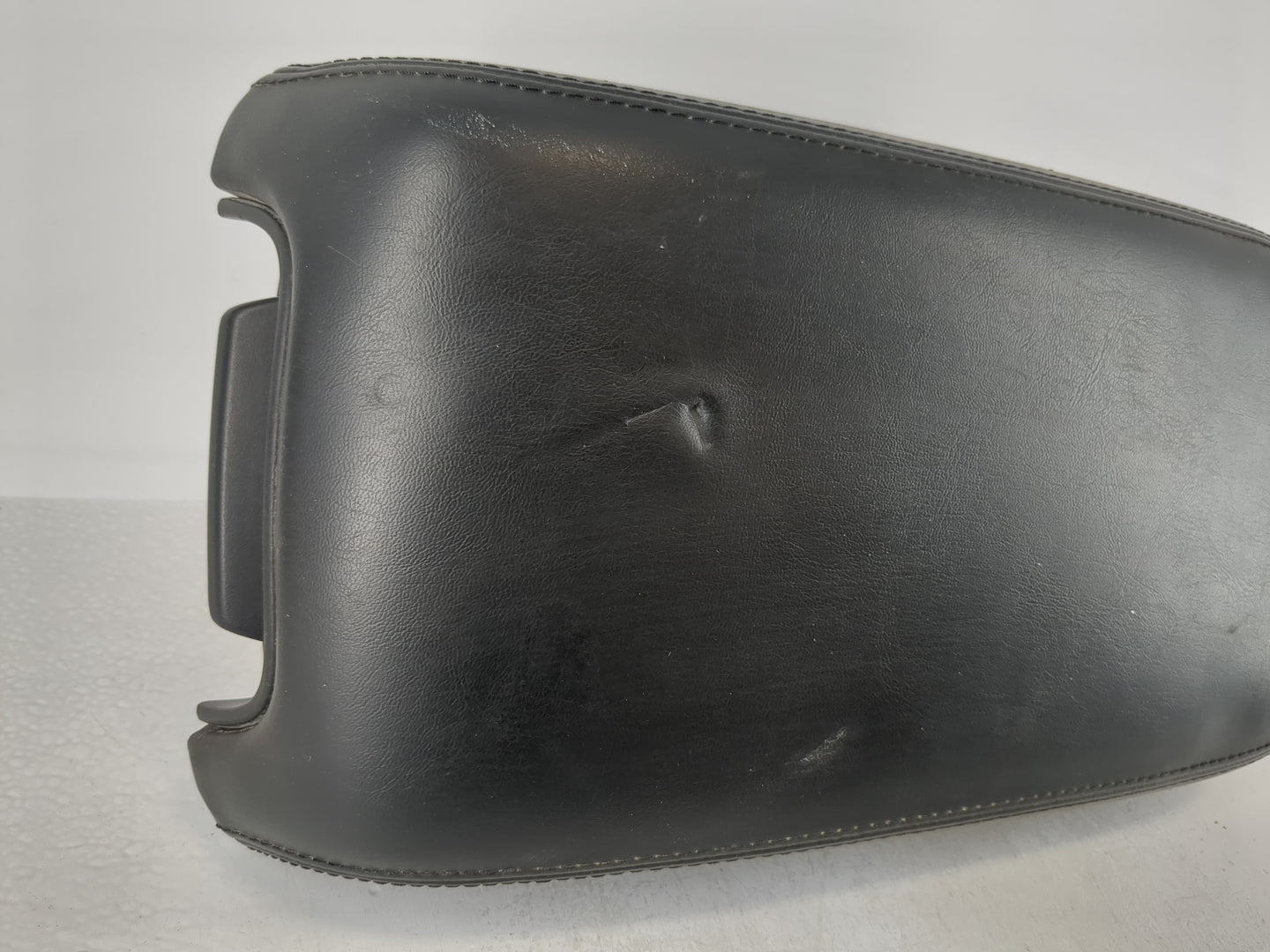2012-2014 Chrysler 300 Center Console Armrest Cover Lid Fits Fits 2012 2013 2014 OEM Used Auto Parts - Oemusedautoparts1.com