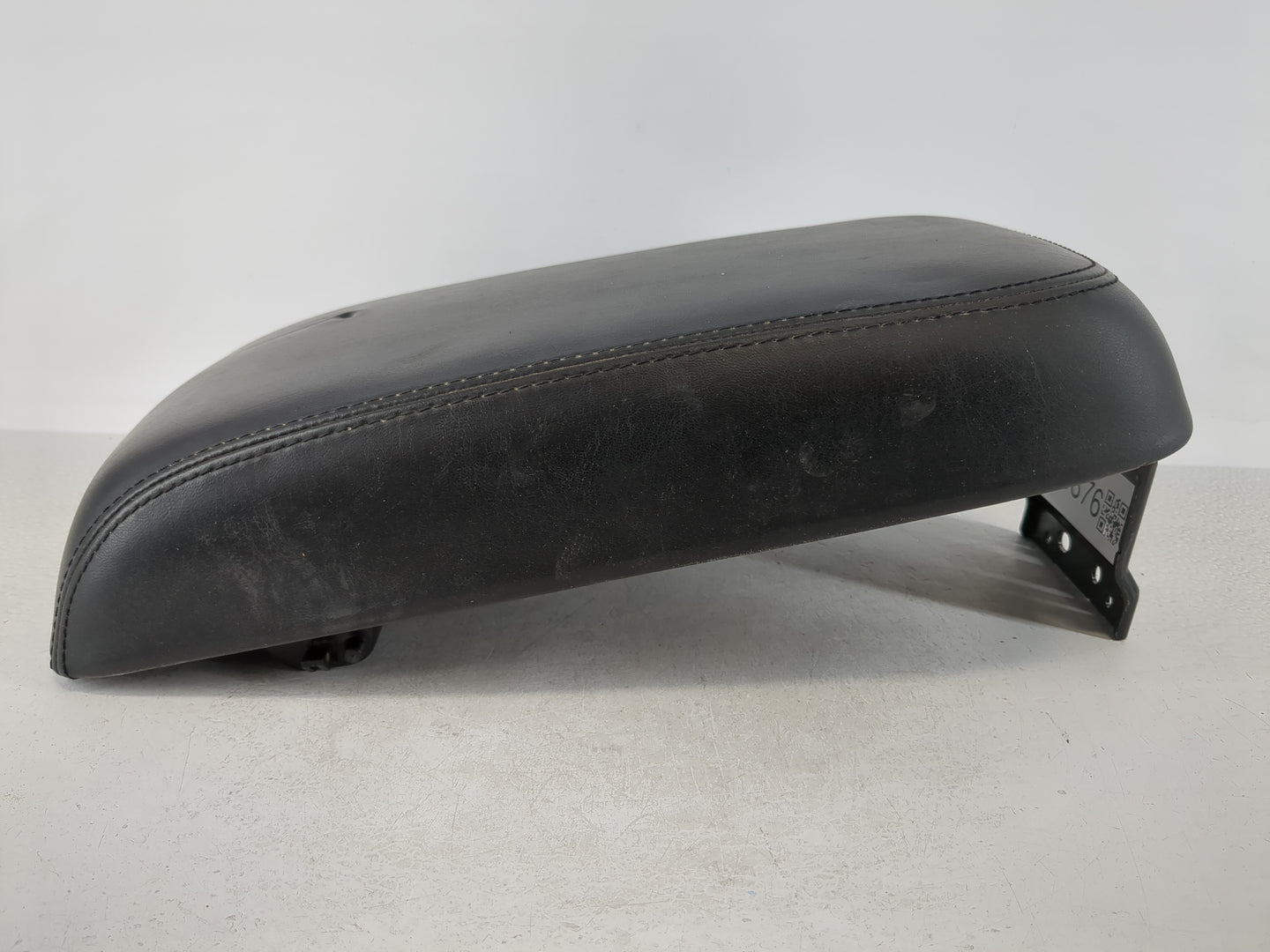 2012-2014 Chrysler 300 Center Console Armrest Cover Lid Fits Fits 2012 2013 2014 OEM Used Auto Parts - Oemusedautoparts1.com