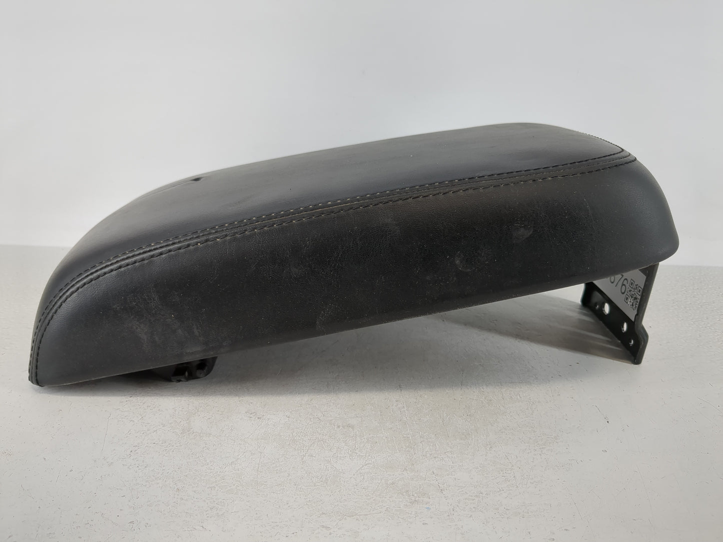 2012-2014 Chrysler 300 Center Console Armrest Cover Lid Fits Fits 2012 2013 2014 OEM Used Auto Parts - Oemusedautoparts1.com