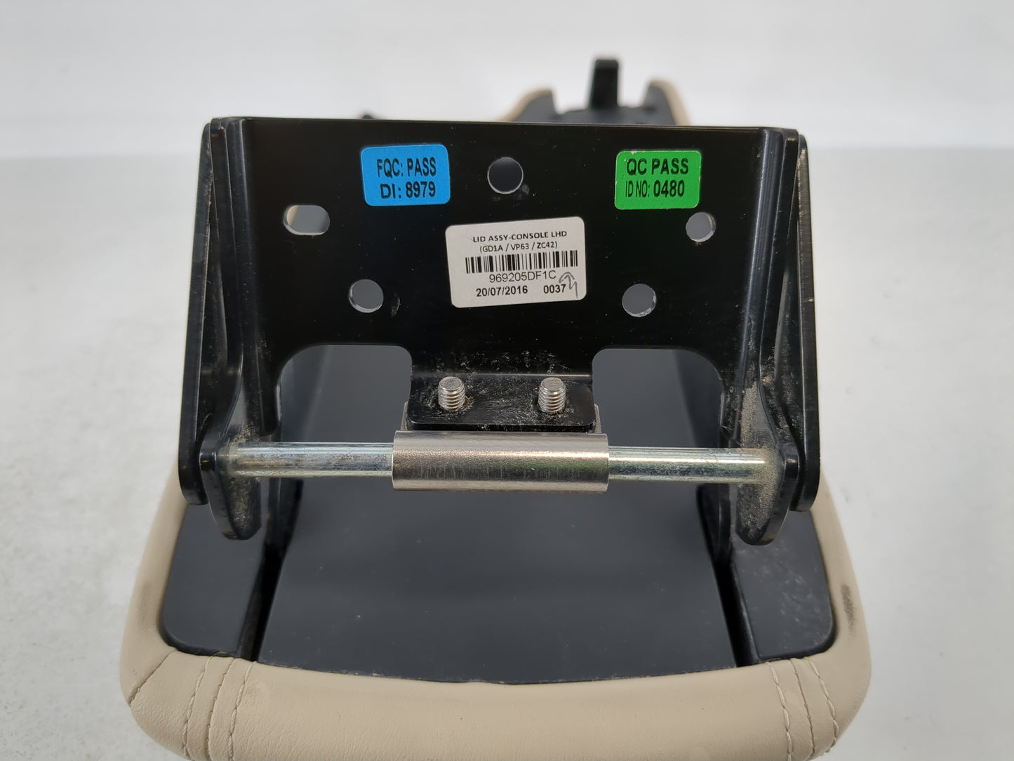 2017-2018 Infiniti Qx30 Center Console Armrest Cover Lid Fits Fits 2017 2018 OEM Used Auto Parts