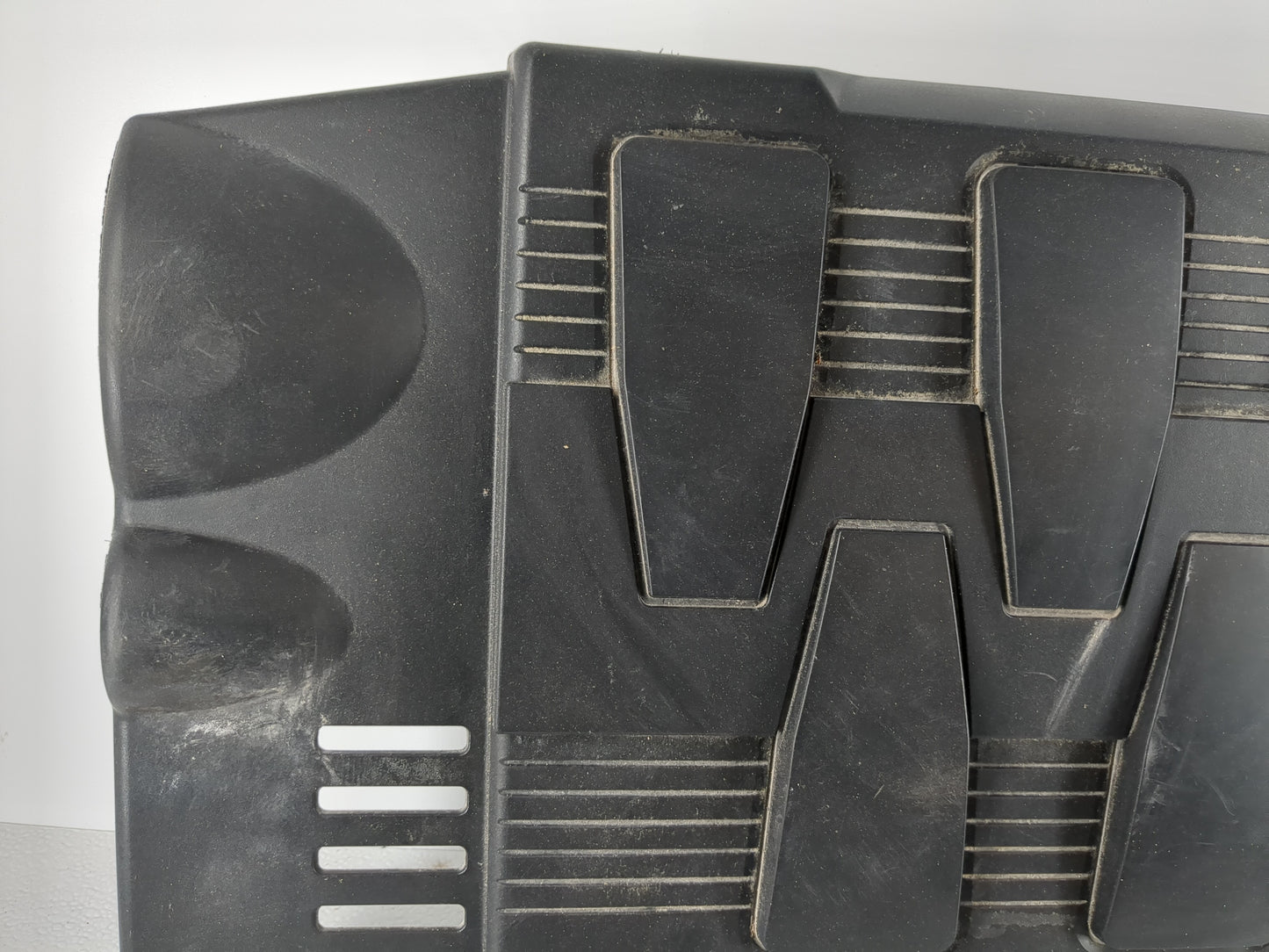 2009 Chrysler Town & Country Engine Cover