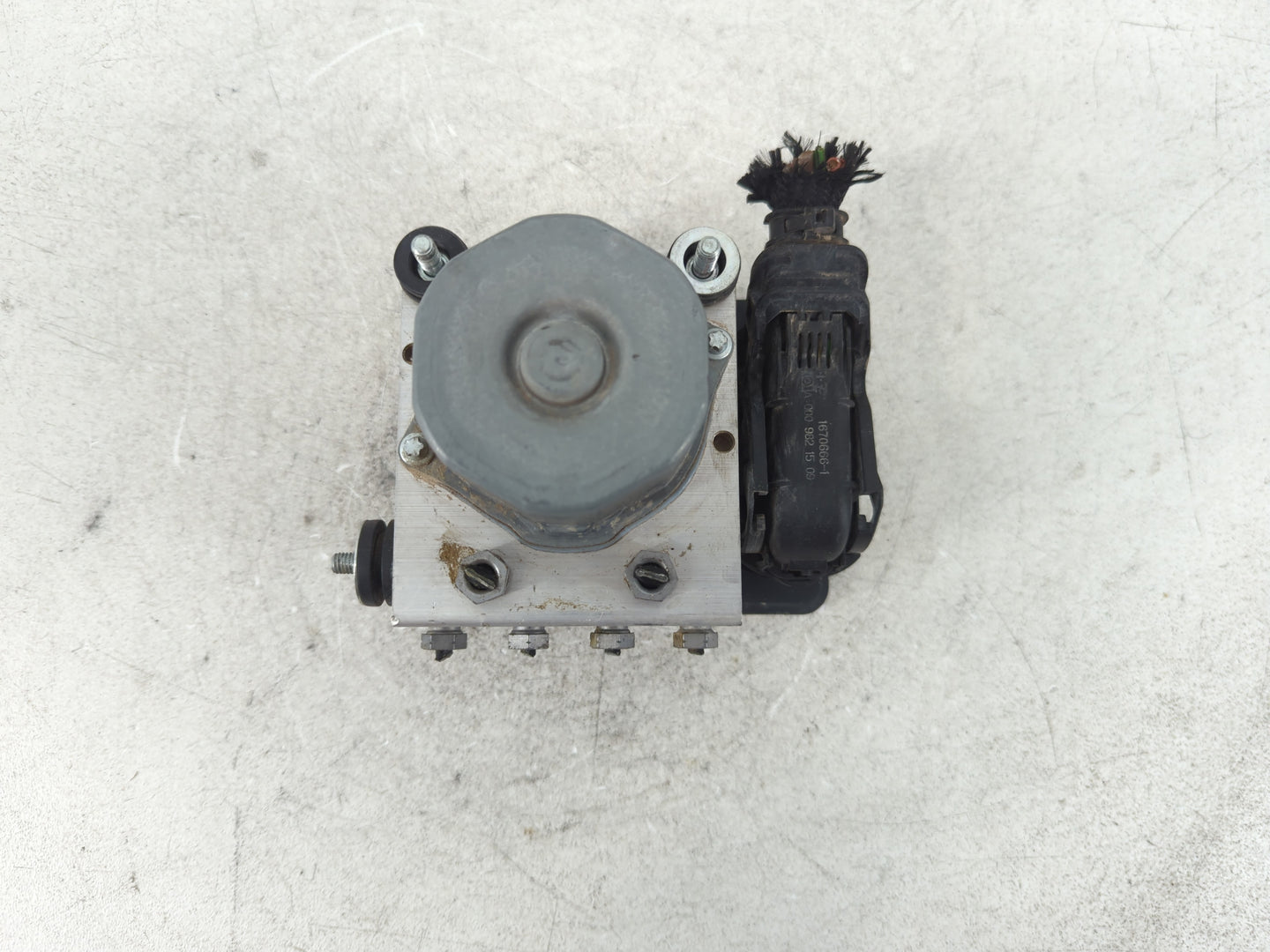 2014-2015 Mercedes-Benz Cla250 ABS Pump Control Module Replacement P/N:A000 431 37 00 Fits Fits 2014 2015 OEM Used Auto Parts - Oemusedautoparts1.com