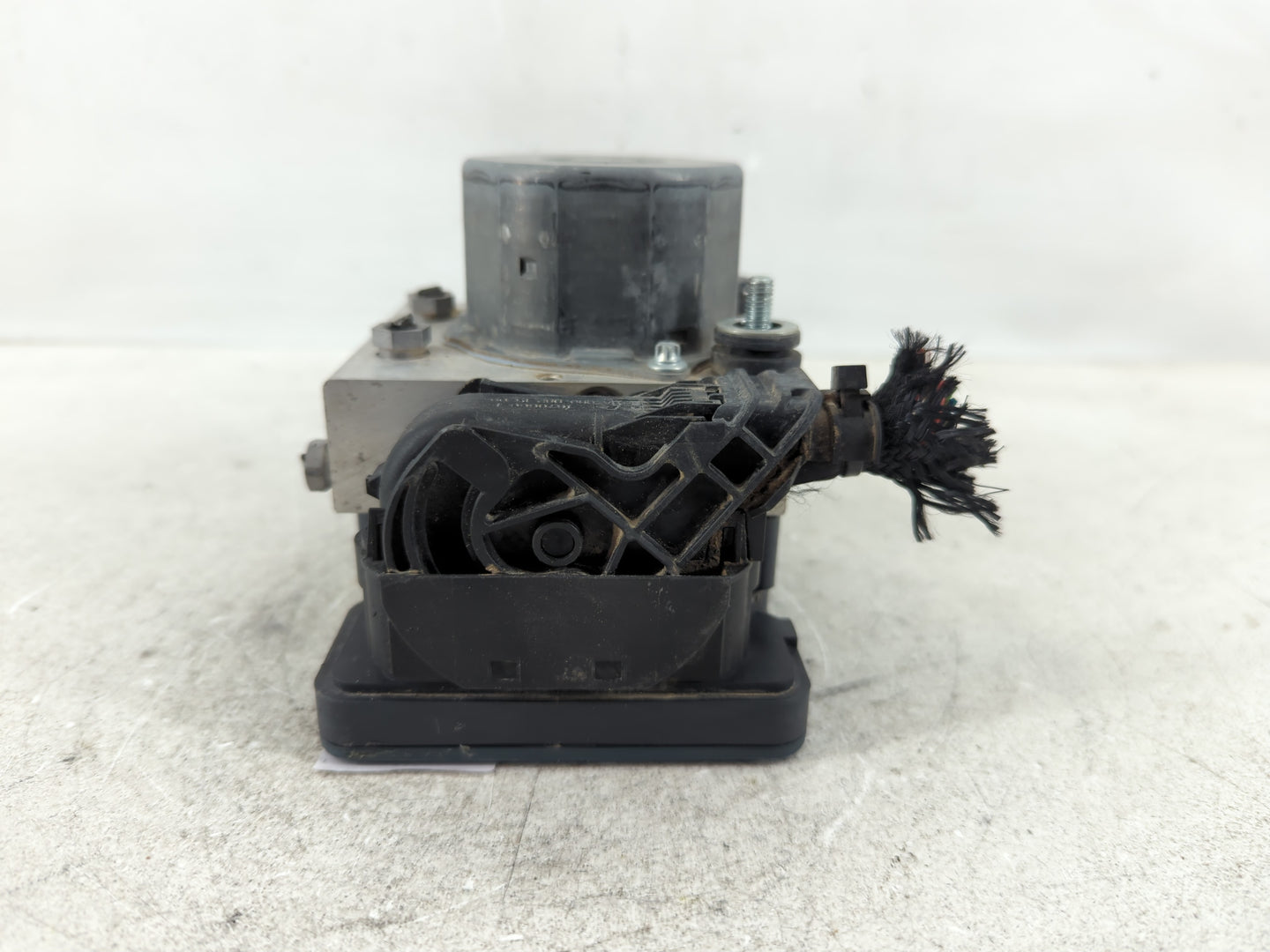 2014-2015 Mercedes-Benz Cla250 ABS Pump Control Module Replacement P/N:A000 431 37 00 Fits Fits 2014 2015 OEM Used Auto Parts - Oemusedautoparts1.com
