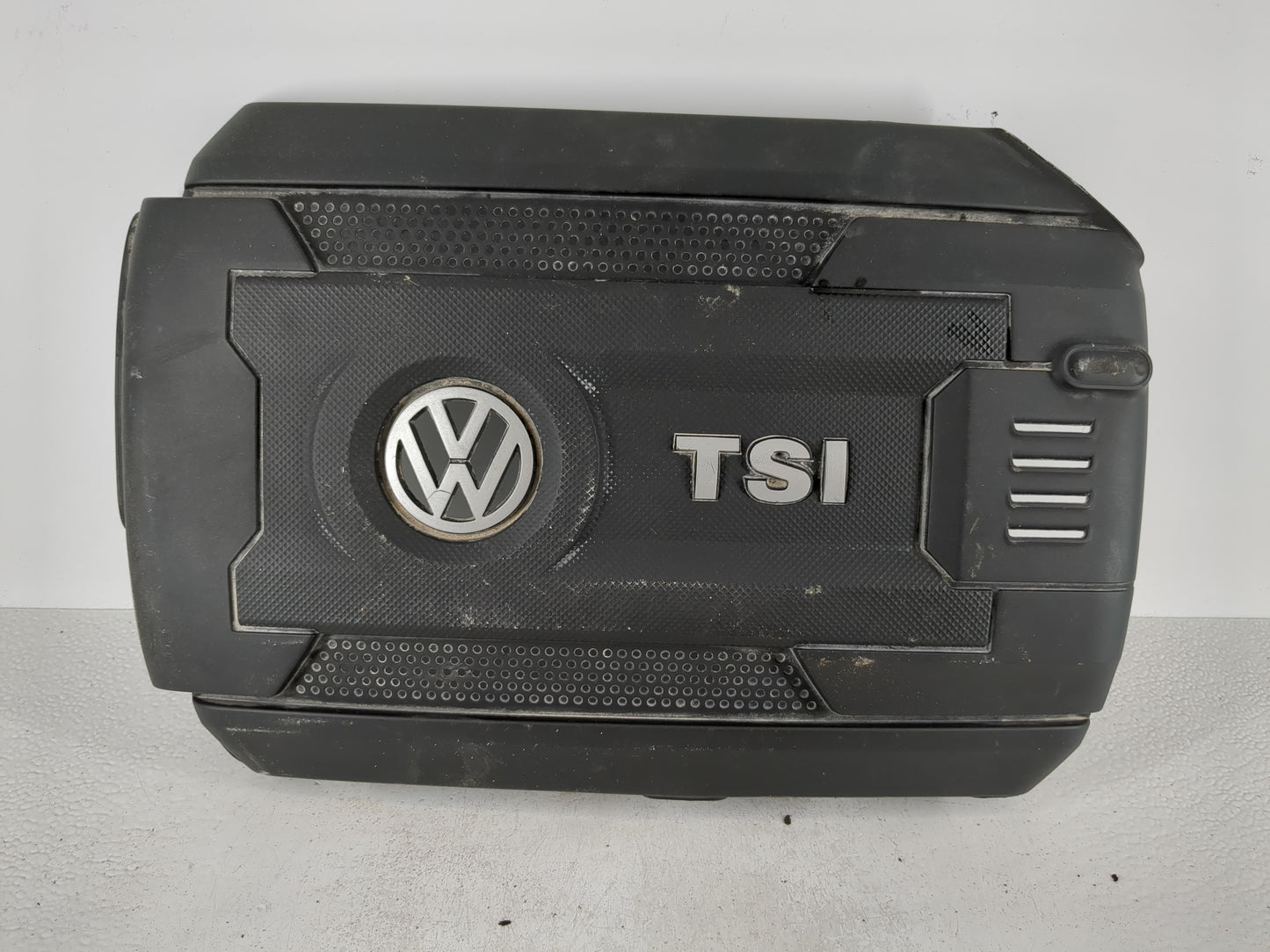 2016 Volkswagen Beetle Engine Cover