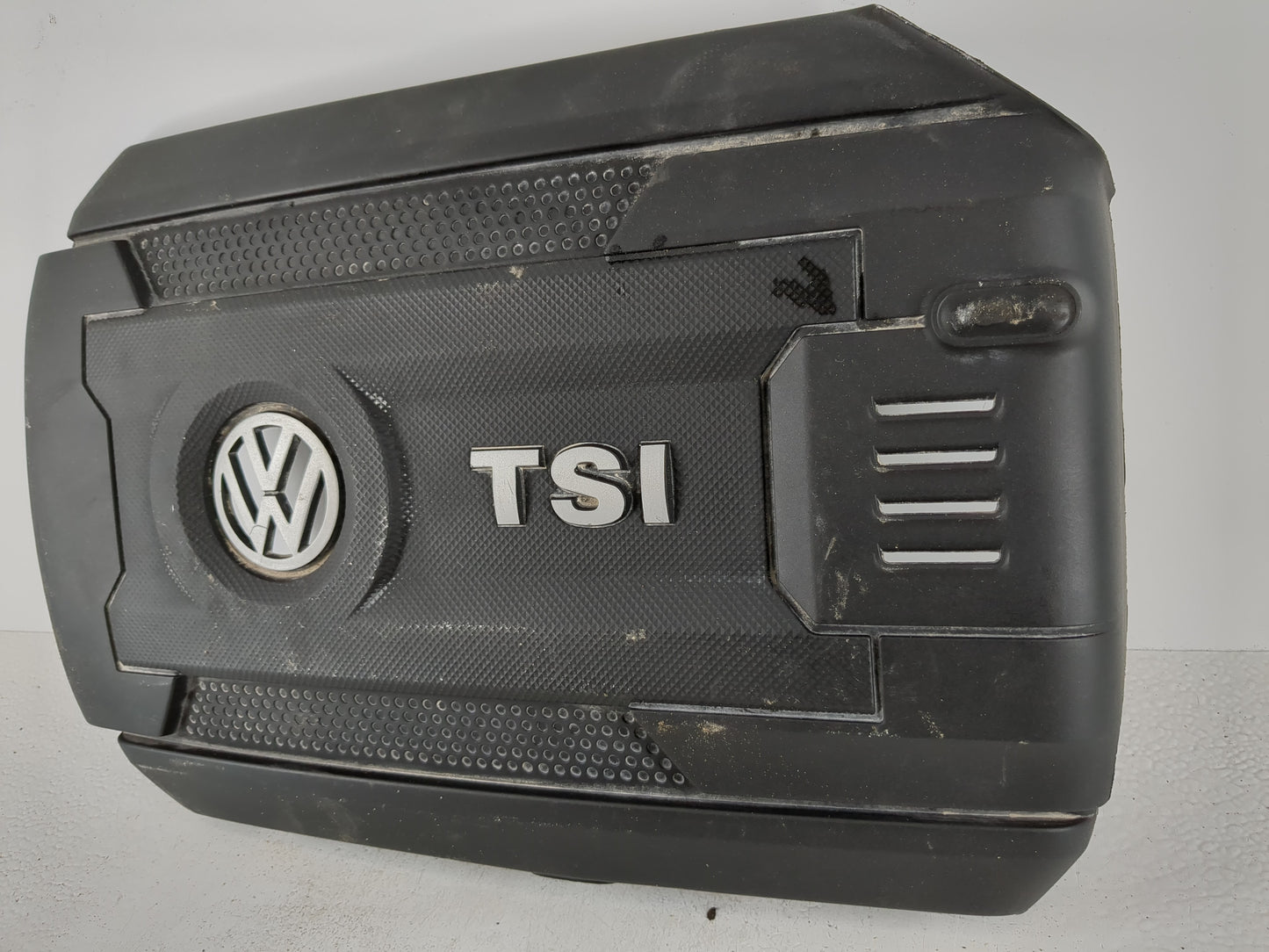 2016 Volkswagen Beetle Engine Cover