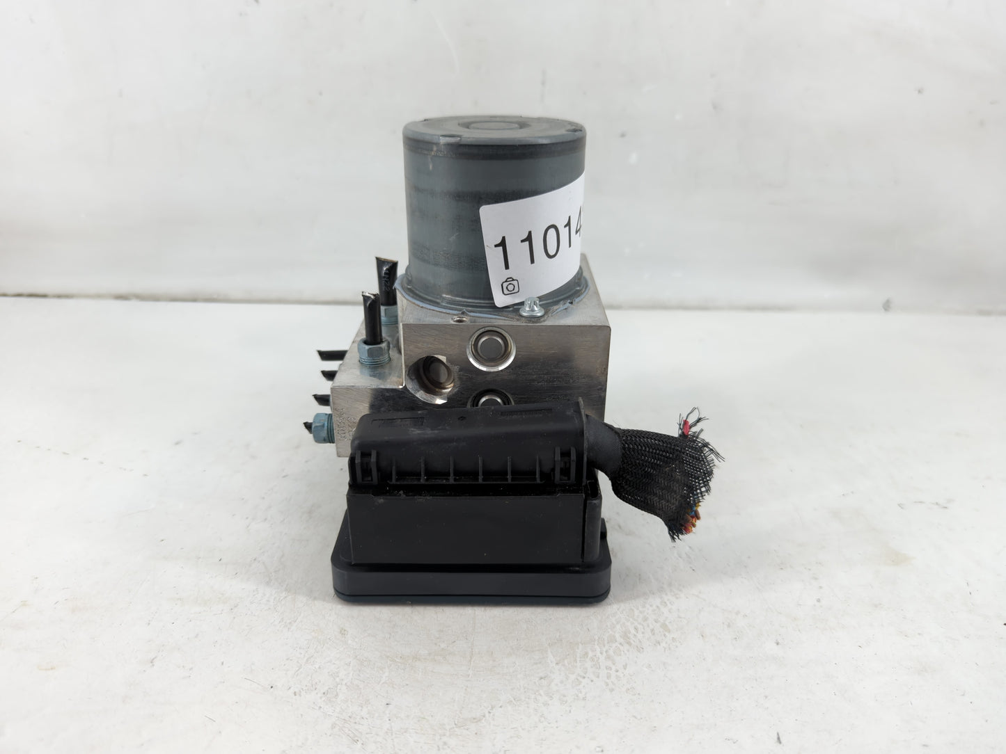 2012-2017 Bmw 535i ABS Pump Control Module Replacement P/N:3451 6856841-01 Fits Fits 2012 2013 2014 2015 2016 2017 2018 OEM Used Auto Parts