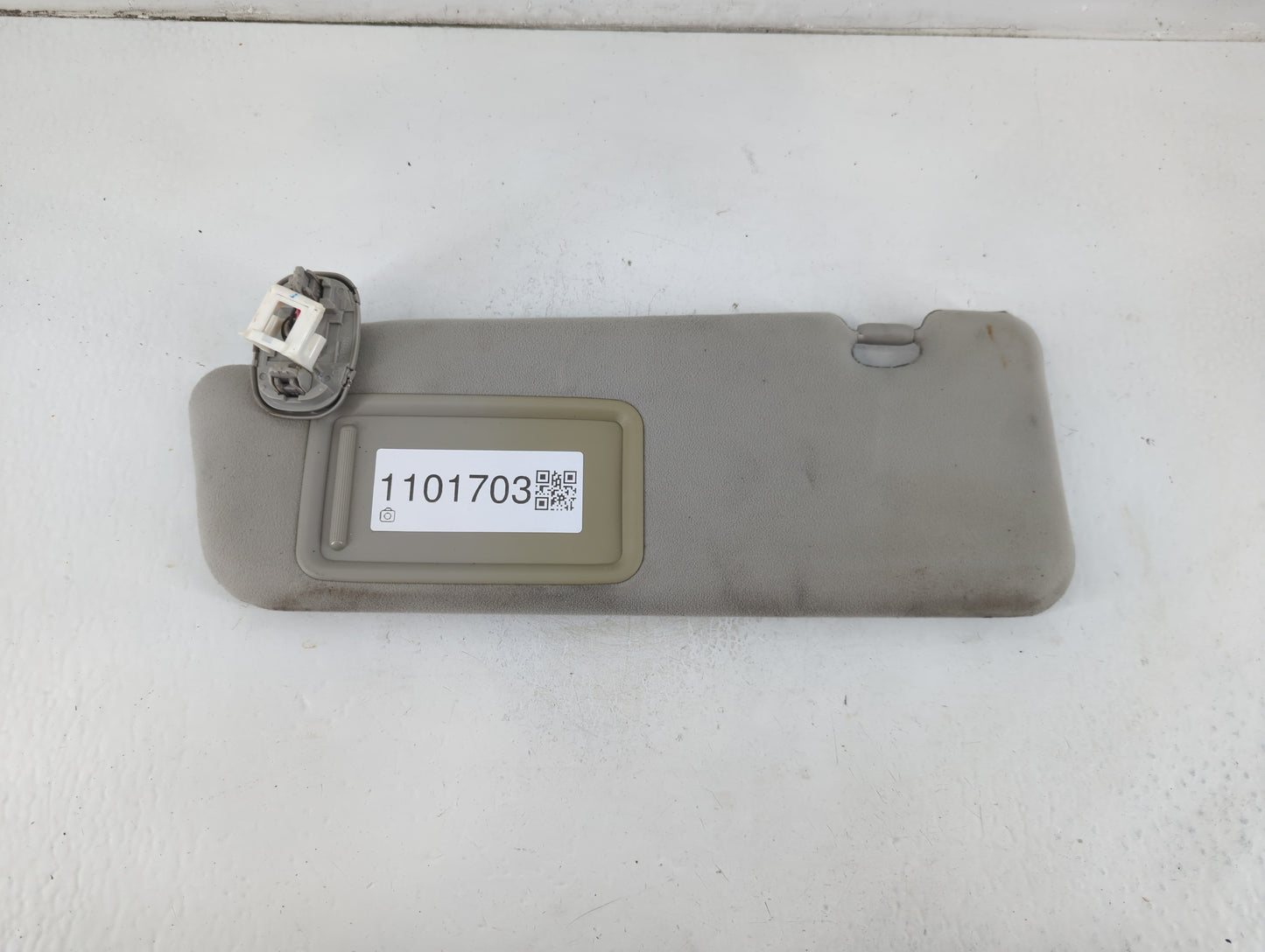 2010-2011 Toyota Prius Sun Visor Shade Replacement Driver Left Mirror Fits Fits 2010 2011 OEM Used Auto Parts