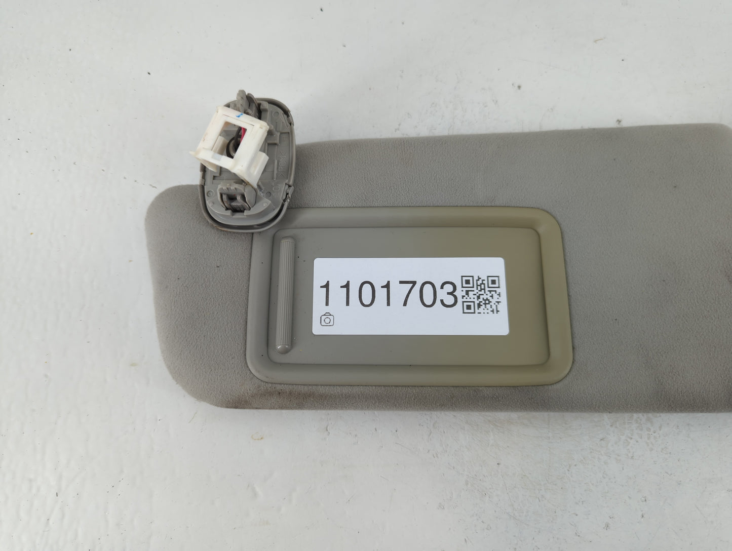 2010-2011 Toyota Prius Sun Visor Shade Replacement Driver Left Mirror Fits Fits 2010 2011 OEM Used Auto Parts