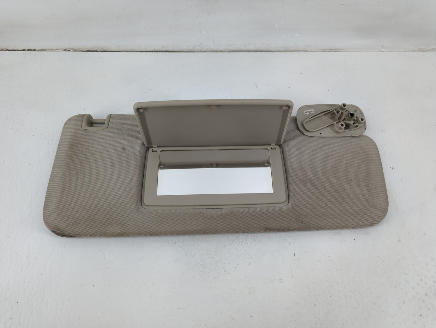 2007-2013 Chevrolet Silverado 1500 Sun Visor Shade Replacement Passenger Right Mirror Fits OEM Used Auto Parts