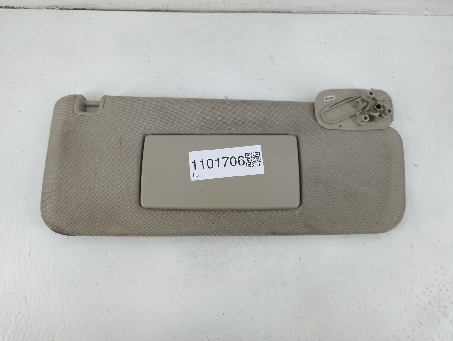 2007-2013 Chevrolet Silverado 1500 Sun Visor Shade Replacement Passenger Right Mirror Fits OEM Used Auto Parts