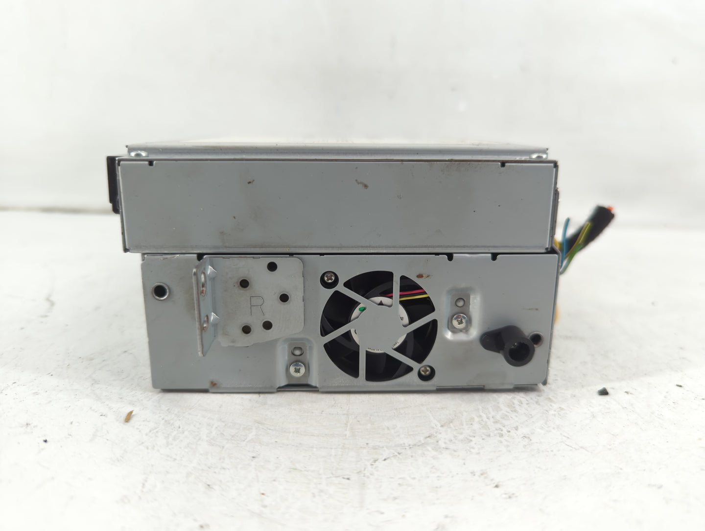 2012-2016 Land Rover Range Rover Evoque Radio AM FM Cd Player Receiver Replacement P/N:50645928AA Fits OEM Used Auto Parts - Oemusedautoparts1.com