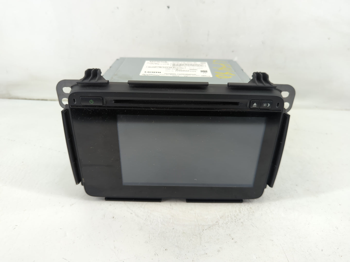 2016 Honda Hr-V Radio AM FM Cd Player Receiver Replacement P/N:37100-T7W-A014-M1 39100-T7W-A710-M1 Fits OEM Used Auto Parts - Oemusedautoparts1.com