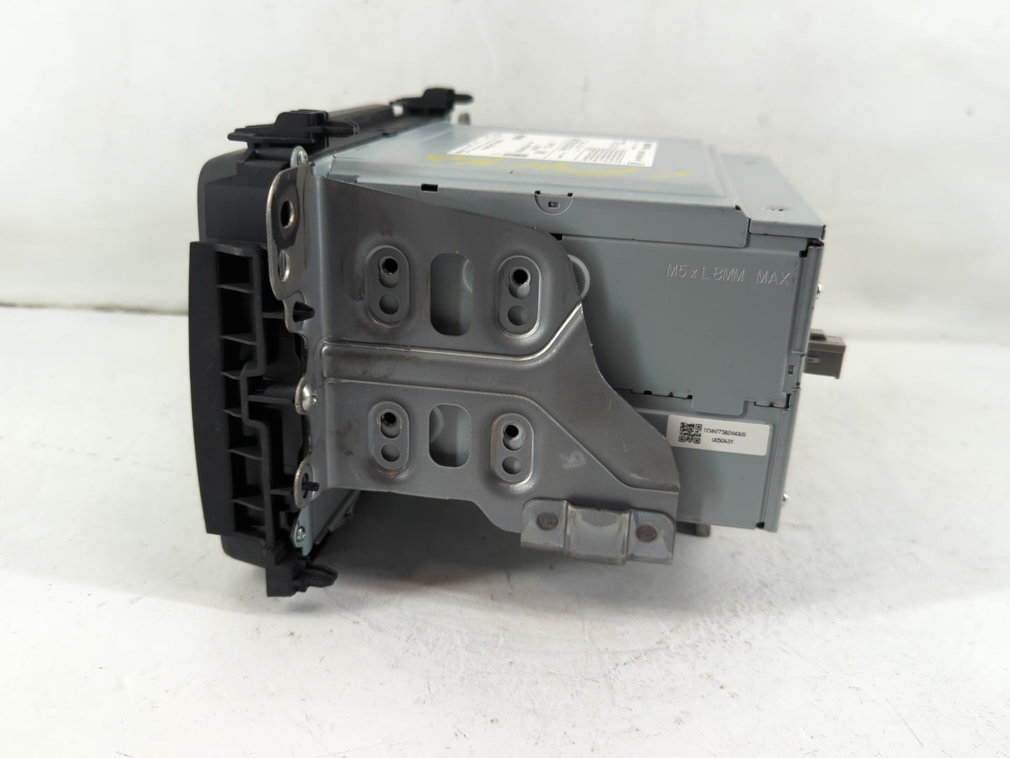 2016 Honda Hr-V Radio AM FM Cd Player Receiver Replacement P/N:37100-T7W-A014-M1 39100-T7W-A710-M1 Fits OEM Used Auto Parts - Oemusedautoparts1.com