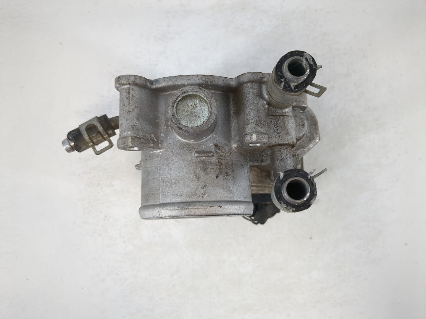 2012-2019 Hyundai Accent Throttle Body P/N:35100-2B300 Fits Fits 2012 2013 2014 2015 2016 2017 2018 2019 OEM Used Auto Parts - Oemusedautoparts1.com