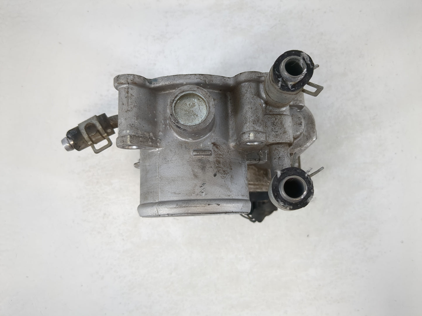 2012-2019 Hyundai Accent Throttle Body P/N:35100-2B300 Fits Fits 2012 2013 2014 2015 2016 2017 2018 2019 OEM Used Auto Parts - Oemusedautoparts1.com