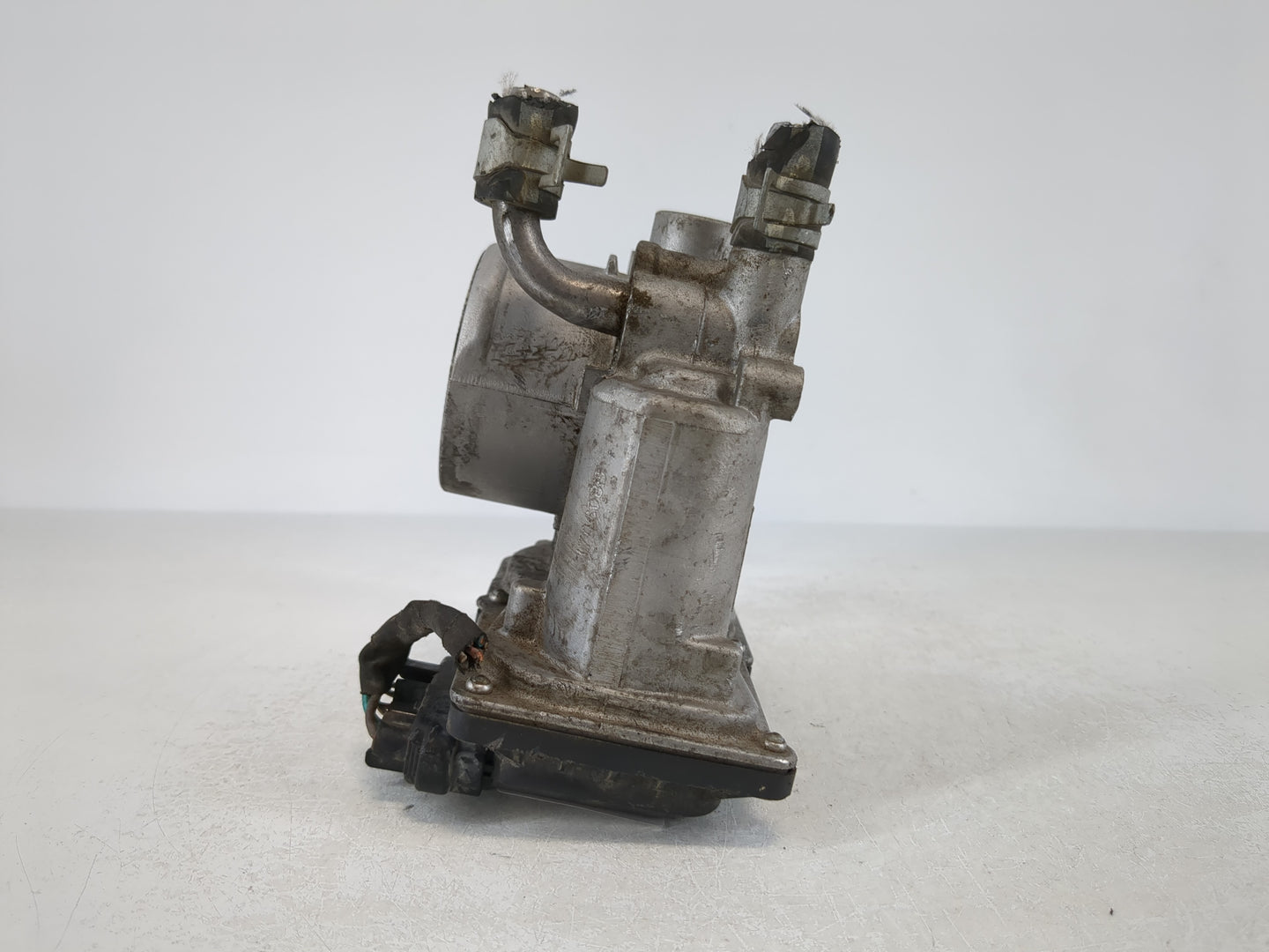 2012-2019 Hyundai Accent Throttle Body P/N:35100-2B300 Fits Fits 2012 2013 2014 2015 2016 2017 2018 2019 OEM Used Auto Parts - Oemusedautoparts1.com