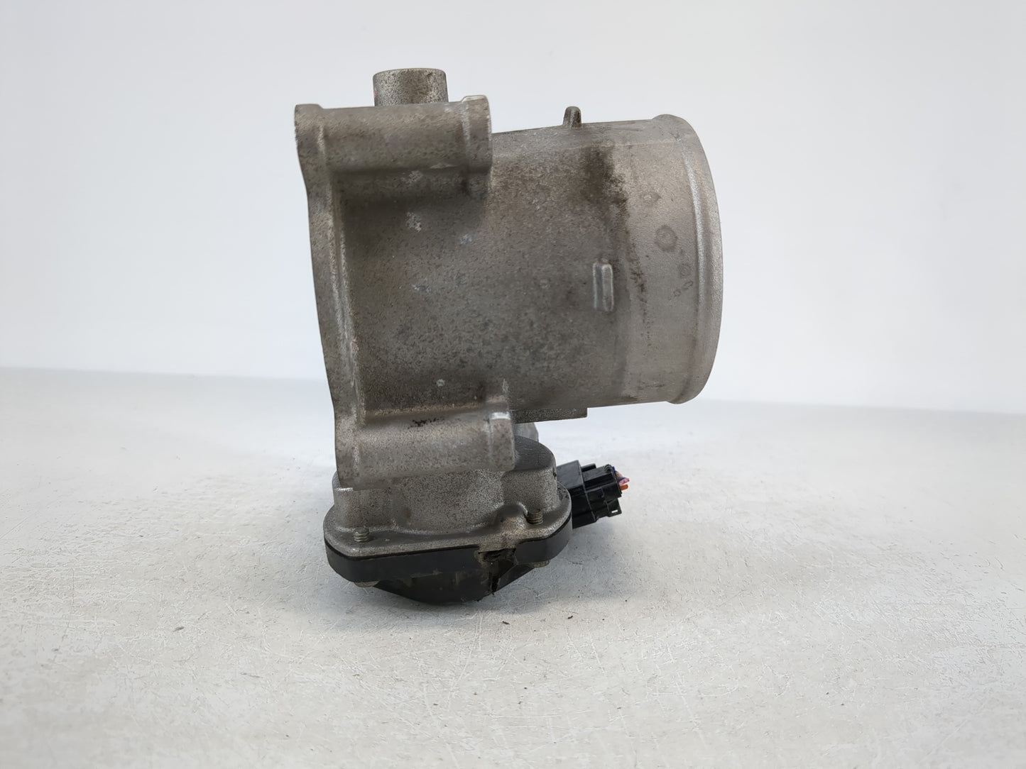 2021-2022 Hyundai Elantra Throttle Body P/N:35100-2J410 Fits Fits 2021 2022 OEM Used Auto Parts - Oemusedautoparts1.com