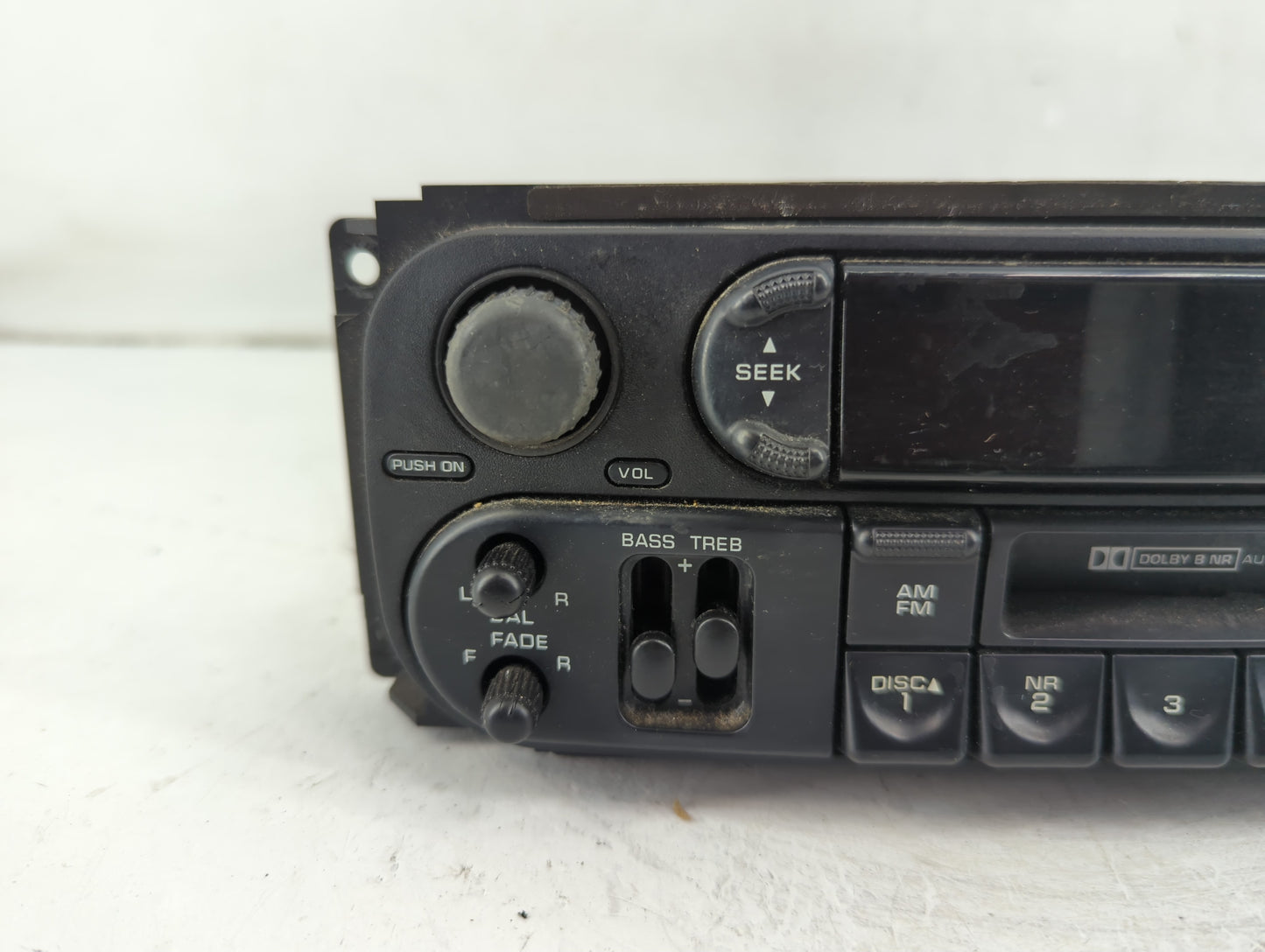 2002-2007 Jeep Liberty Radio AM FM Cd Player Receiver Replacement P/N:P05064335AJ Fits Fits 2002 2003 2004 2005 2006 2007 OEM Used Auto Parts