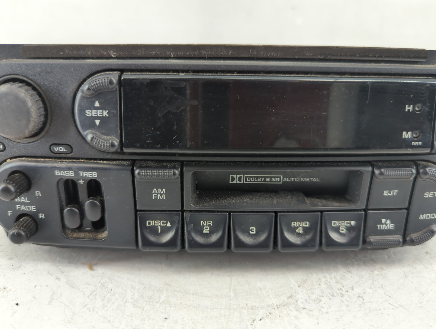 2002-2007 Jeep Liberty Radio AM FM Cd Player Receiver Replacement P/N:P05064335AJ Fits Fits 2002 2003 2004 2005 2006 2007 OEM Used Auto Parts