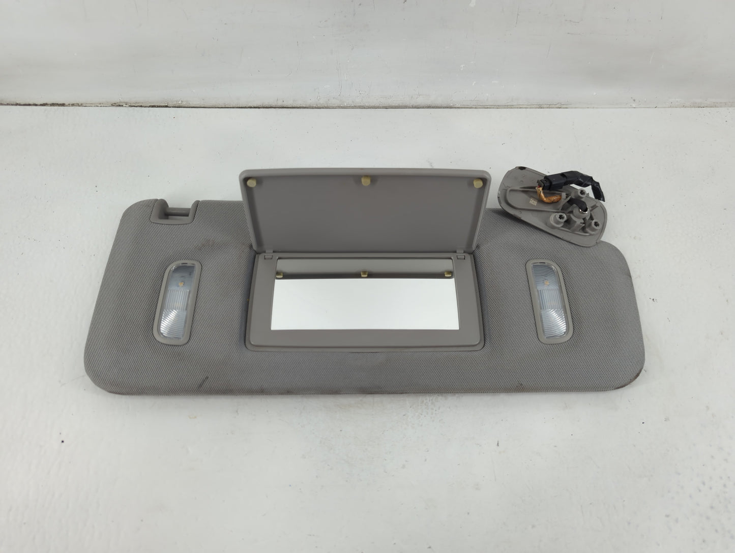 2014-2019 Chevrolet Silverado 1500 Sun Visor Shade Replacement Passenger Right Mirror Fits Fits 2014 2015 2016 2017 2018 2019 OEM Used Auto Parts