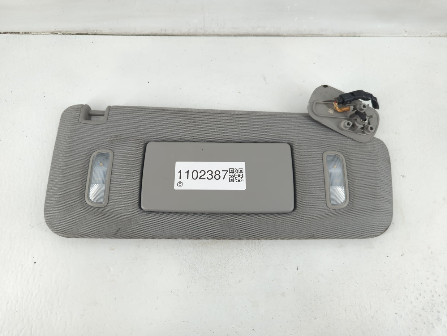 2014-2019 Chevrolet Silverado 1500 Sun Visor Shade Replacement Passenger Right Mirror Fits Fits 2014 2015 2016 2017 2018 2019 OEM Used Auto Parts