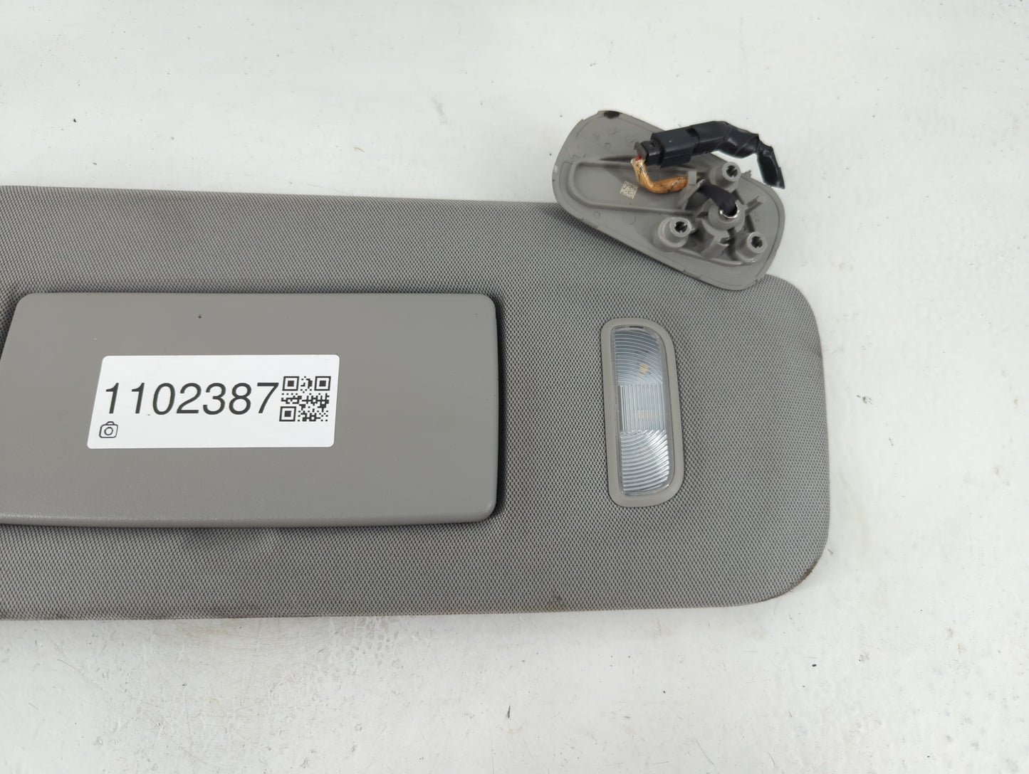 2014-2019 Chevrolet Silverado 1500 Sun Visor Shade Replacement Passenger Right Mirror Fits Fits 2014 2015 2016 2017 2018 2019 OEM Used Auto Parts