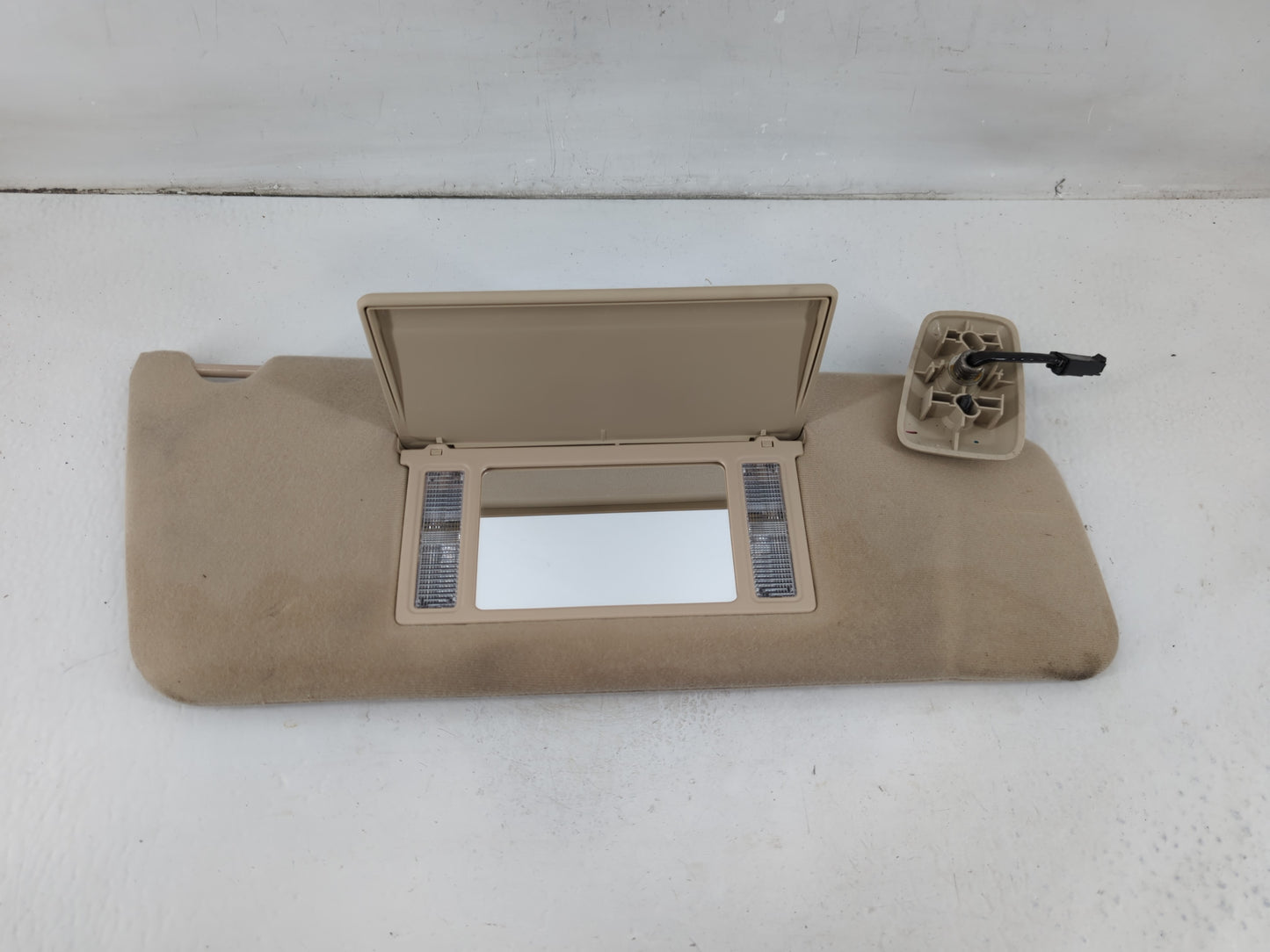 2004-2008 Ford F-150 Sun Visor Shade Replacement Passenger Right Mirror Fits Fits 2004 2005 2006 2007 2008 OEM Used Auto Parts