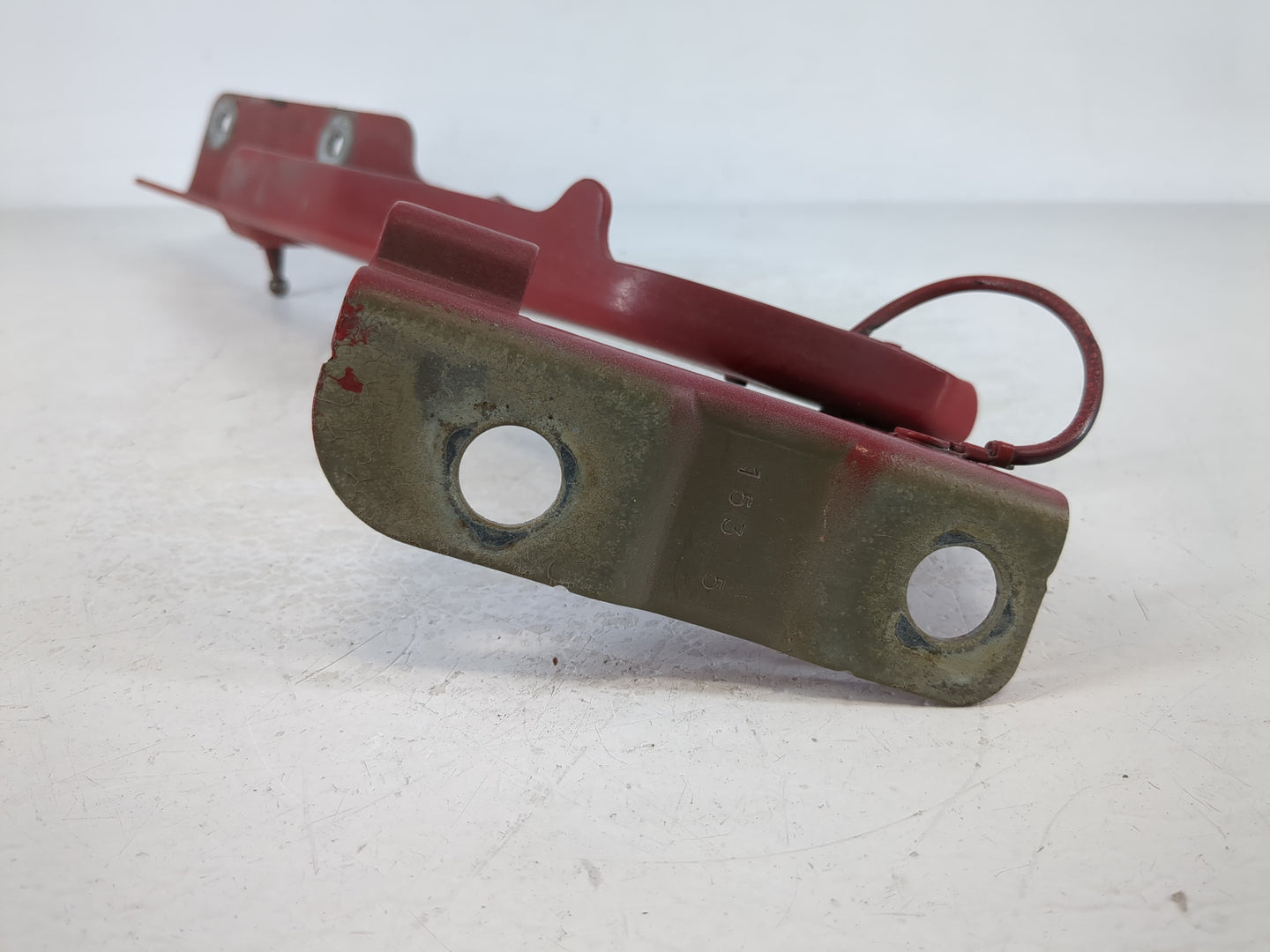 2005 Ford F-150 Passenger Hood Hinge Red - Oemusedautoparts1.com