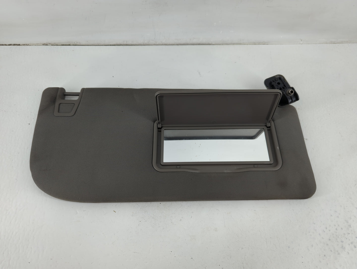 2018-2020 Ford F-150 Sun Visor Shade Replacement Passenger Right Mirror Fits Fits 2018 2019 2020 OEM Used Auto Parts - Oemusedautoparts1.com